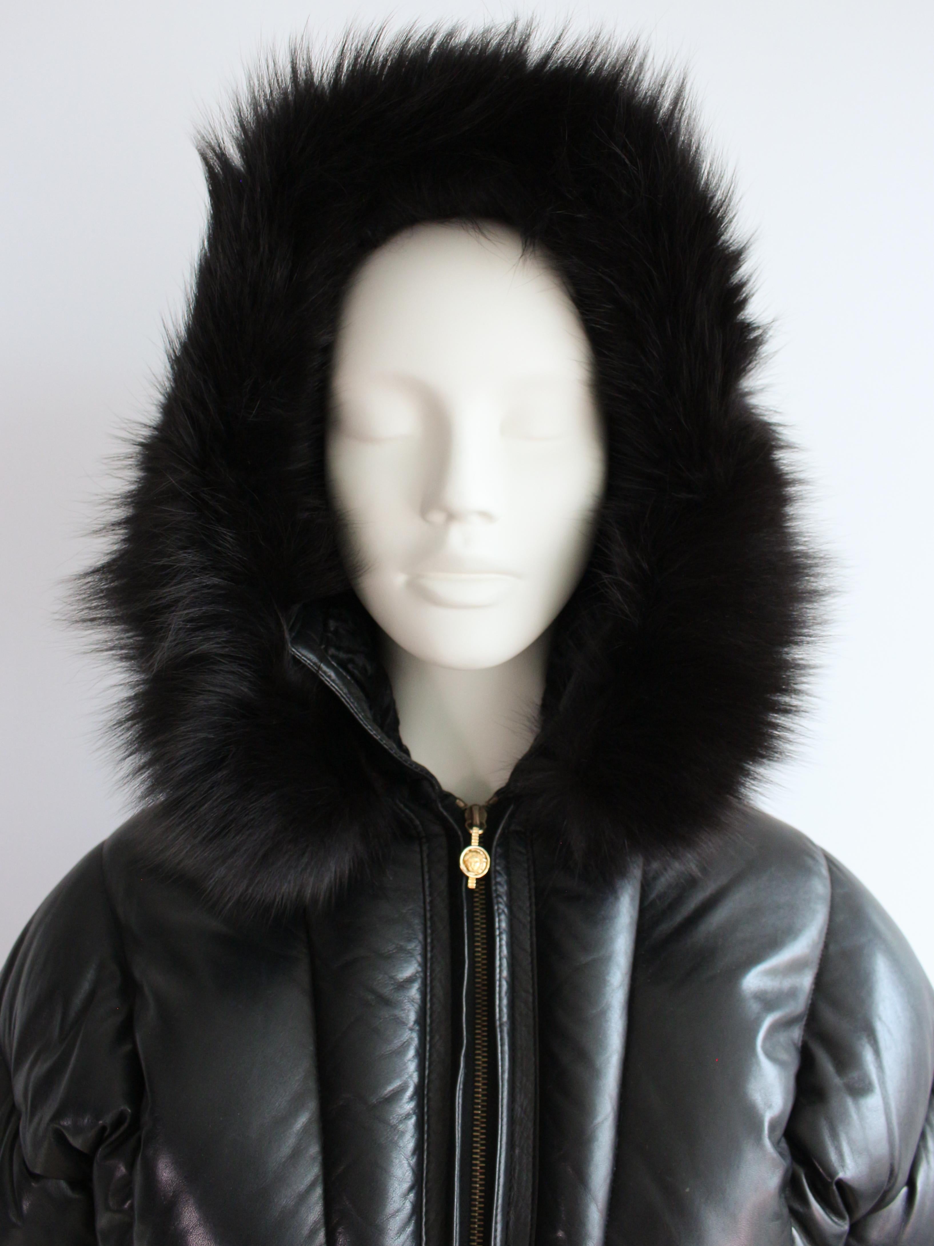 Gianni Versace automne/hiver 1992 « Miss S&M »  Doudoune en cuir matelassé Runway en vente 11