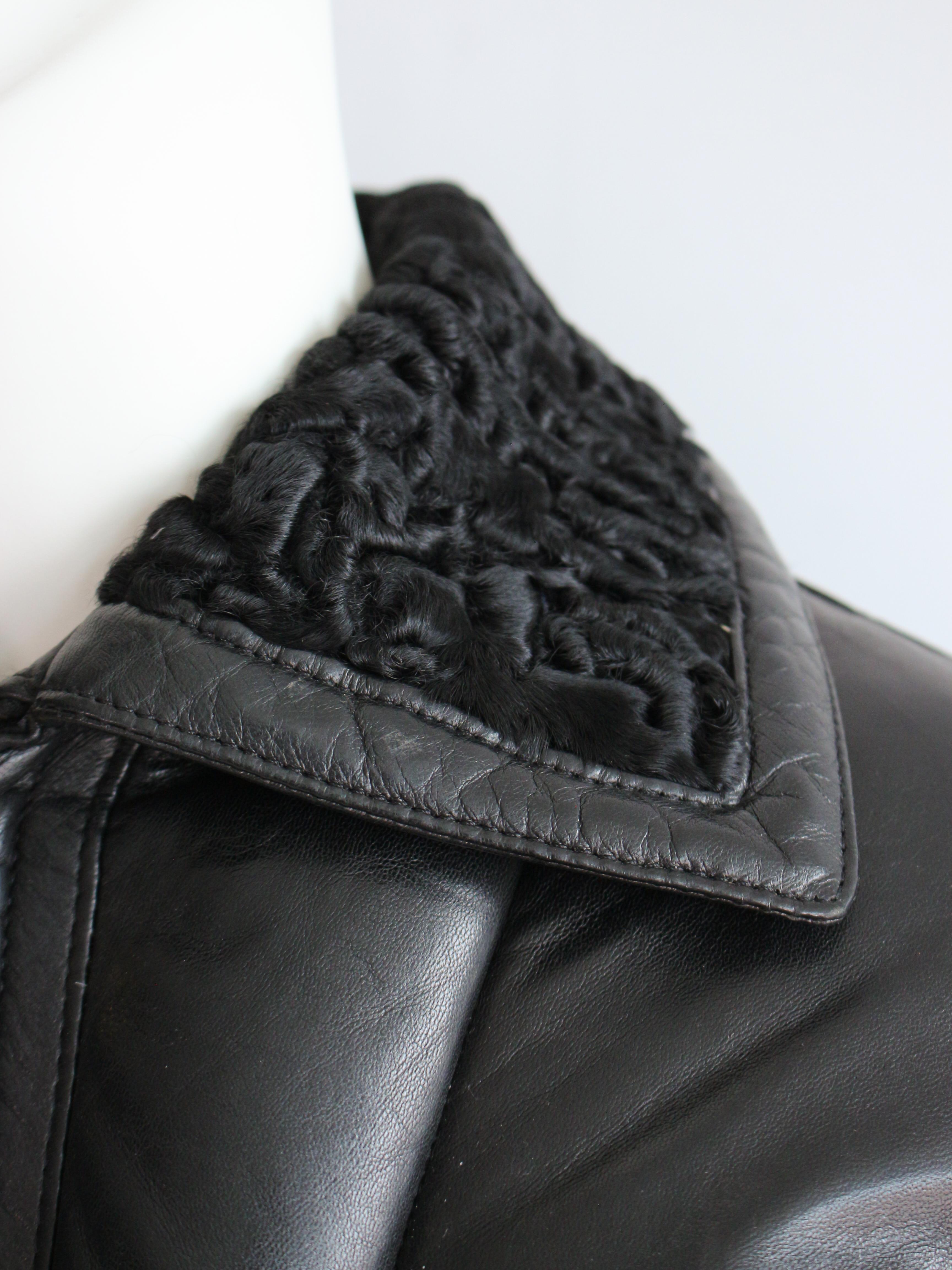 Gianni Versace automne/hiver 1992 « Miss S&M »  Doudoune en cuir matelassé Runway en vente 13