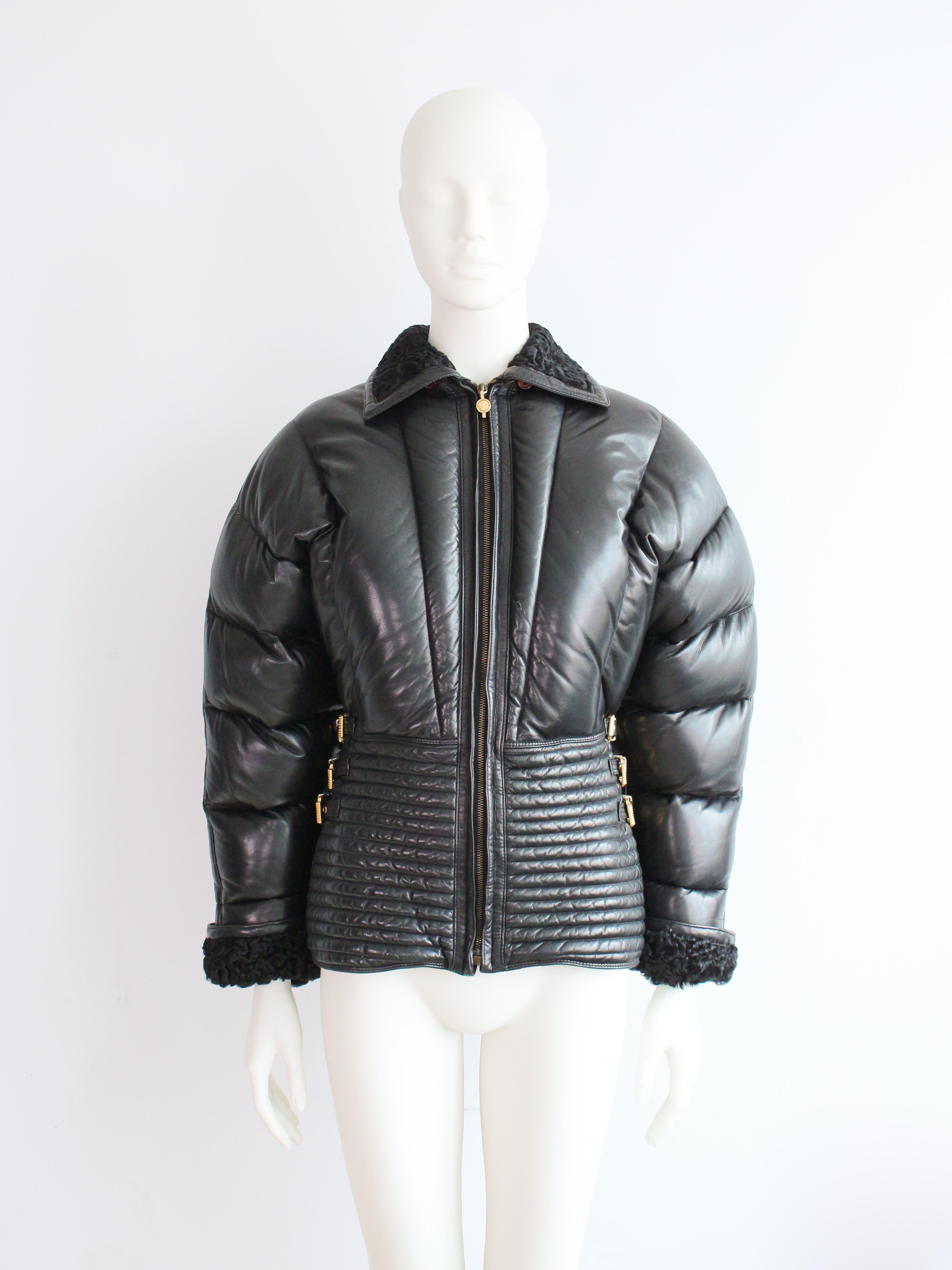 Gianni Versace automne/hiver 1992 « Miss S&M »  Doudoune en cuir matelassé Runway en vente 15