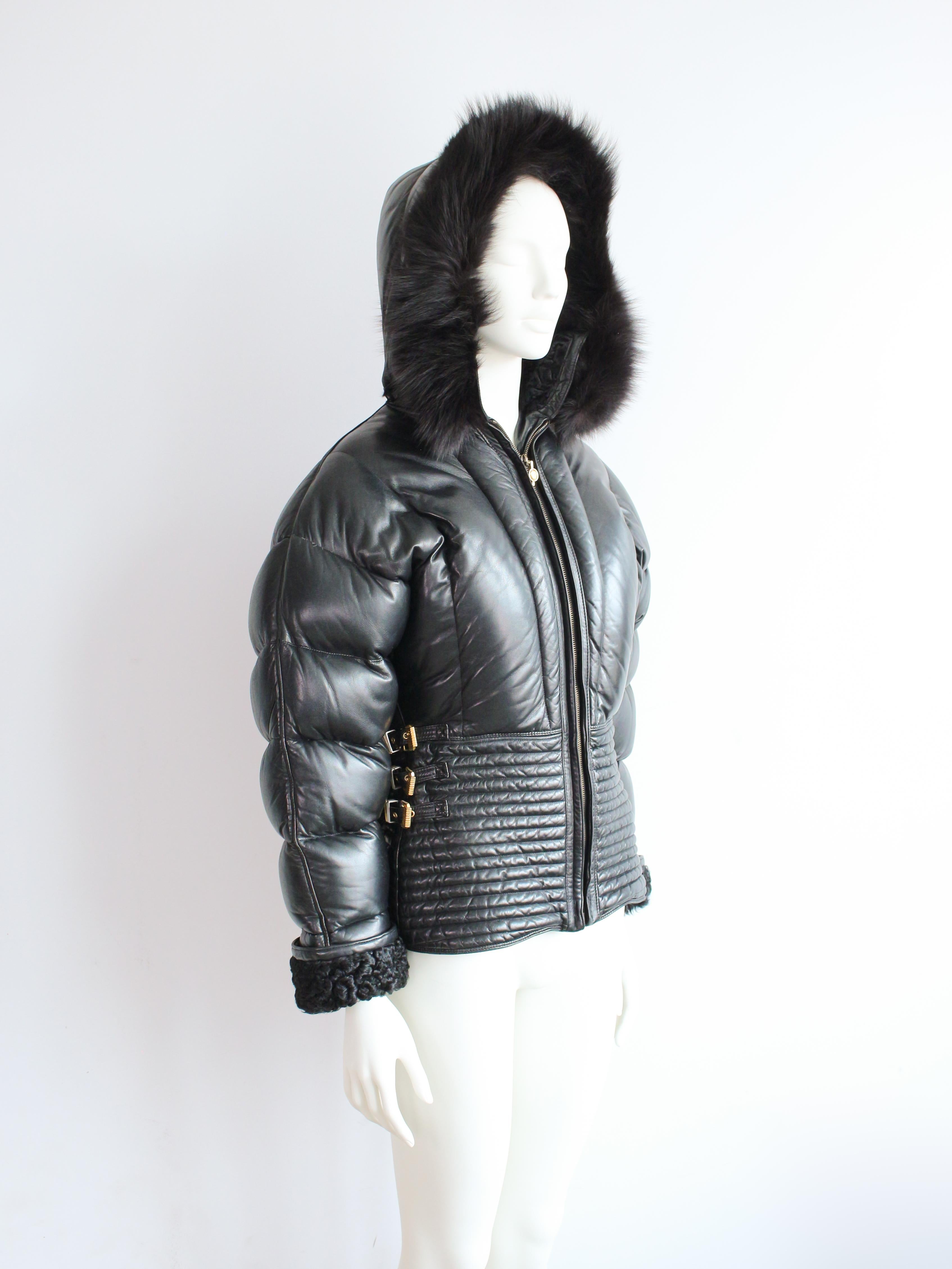 Gianni Versace automne/hiver 1992 « Miss S&M »  Doudoune en cuir matelassé Runway en vente 1