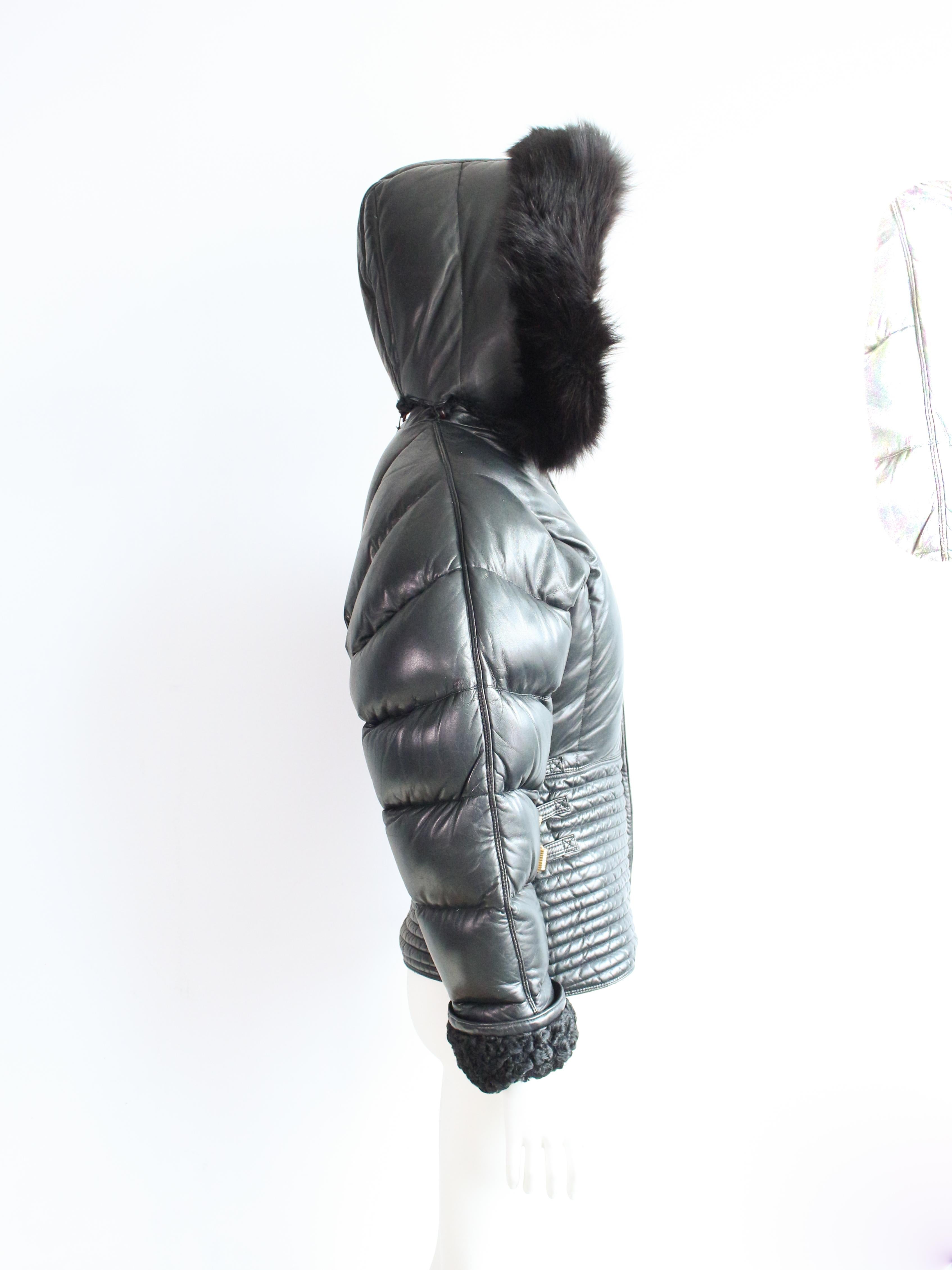 Gianni Versace automne/hiver 1992 « Miss S&M »  Doudoune en cuir matelassé Runway en vente 2