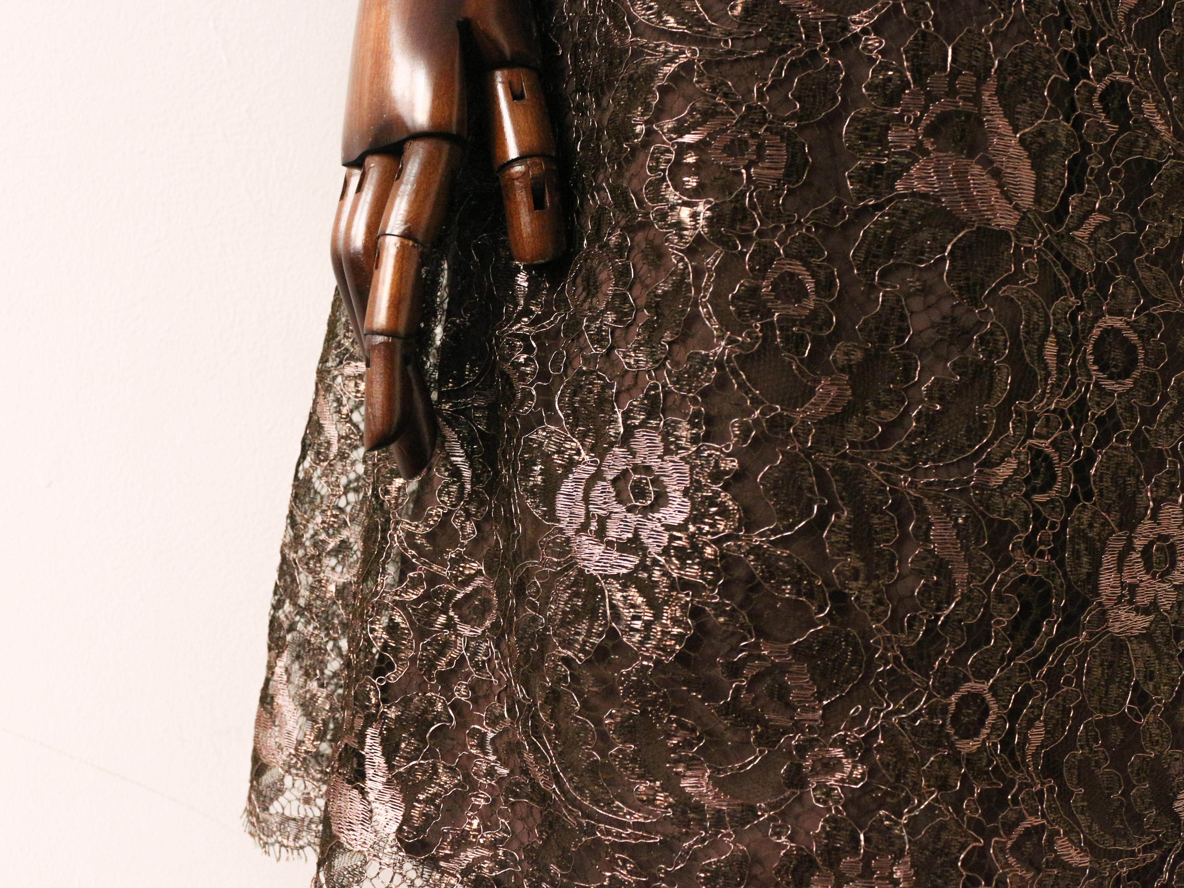 Gianni Versace Herbst/Winter 1996 Bronze-Spitzen-Minikleid im Angebot 4