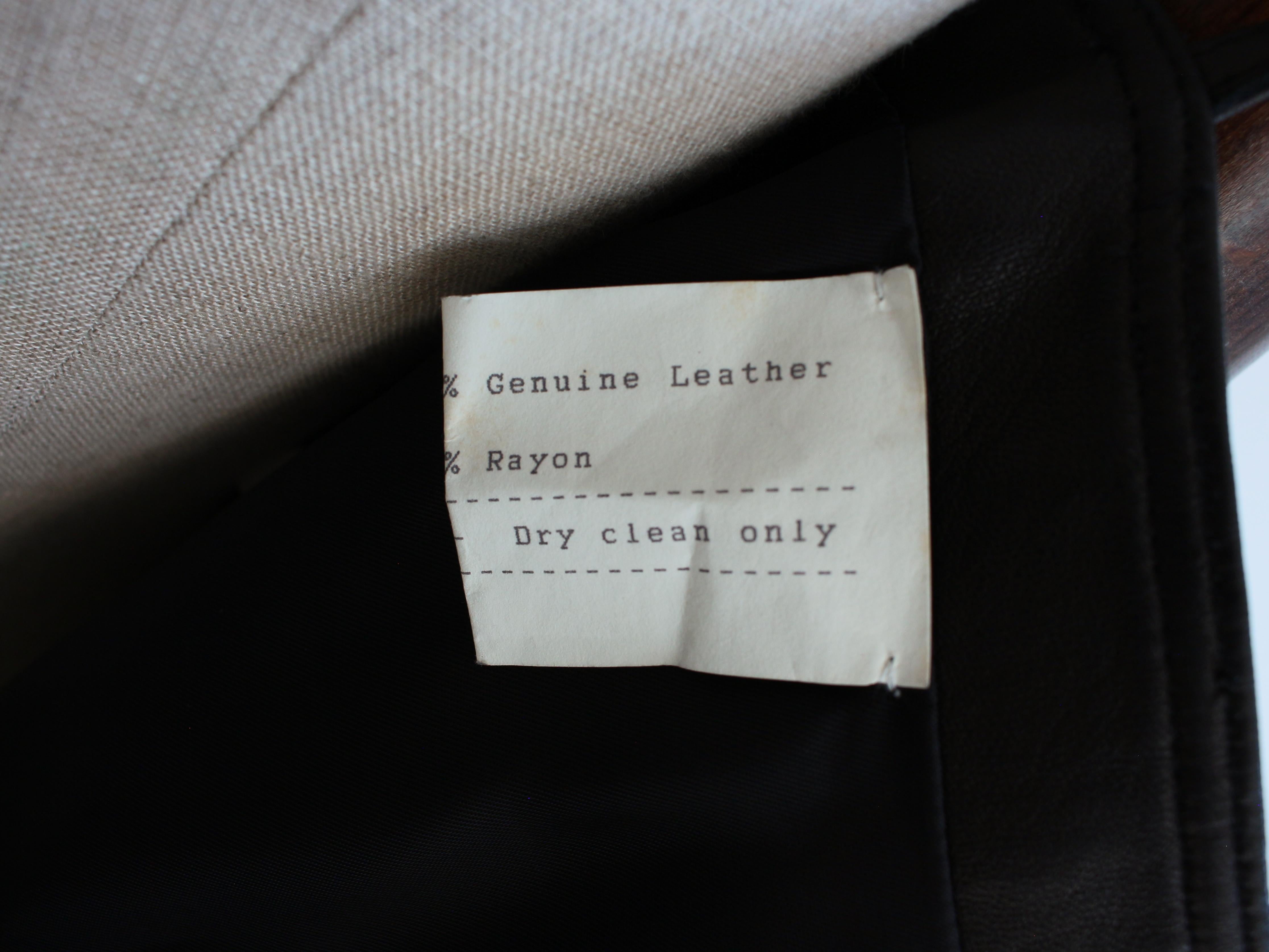 Gianni Versace Automne/Hiver 1997 Robe en cuir noir garnie de vison en vente 10