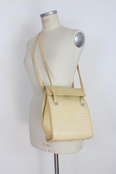 Gianni Versace Beige Cuero Vintage Bucket Bag 1990s
