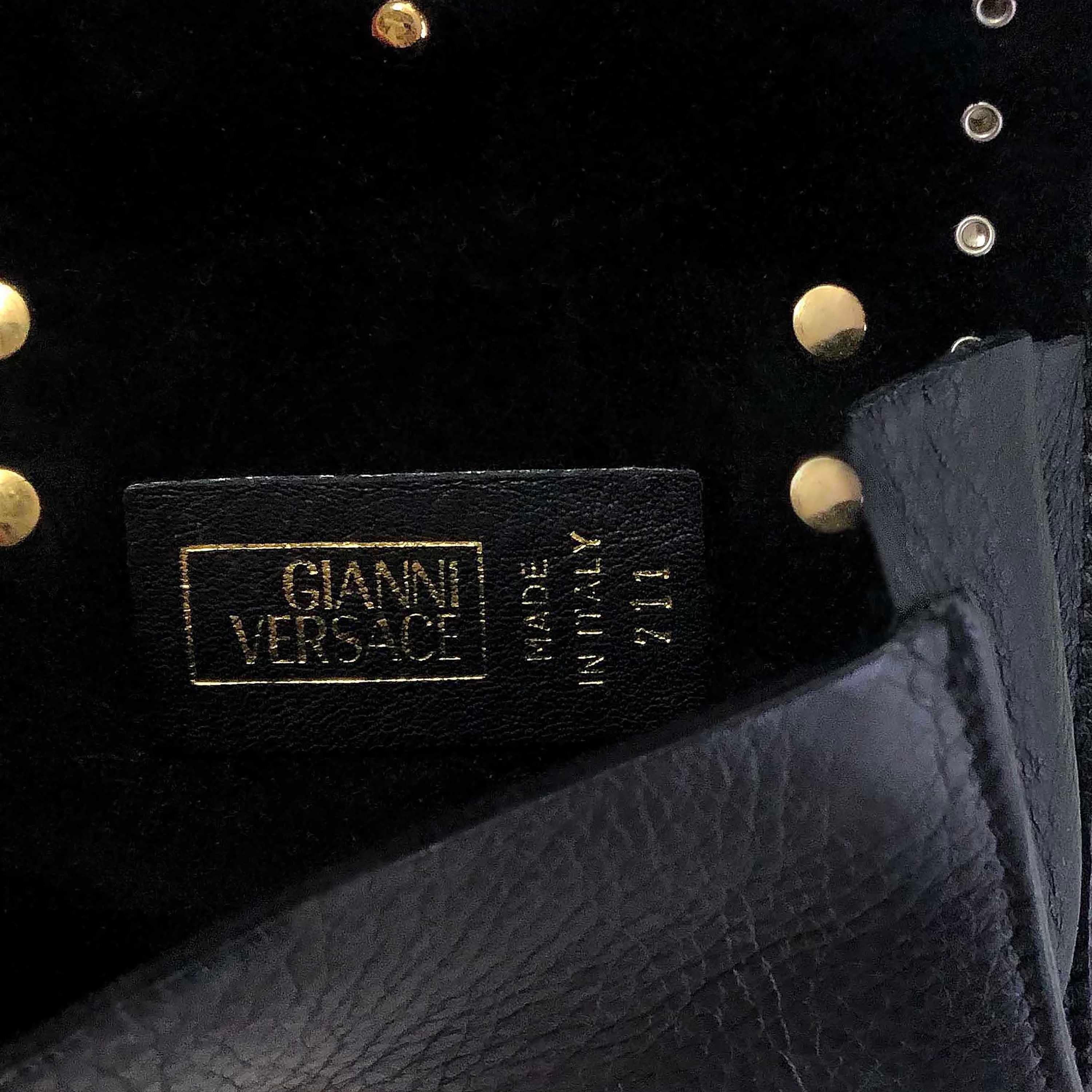 Gianni Versace Gürteltasche - 1990er Jahre Vintage - Silber & Messing 'Medusa Kopf' Nieten Damen im Angebot