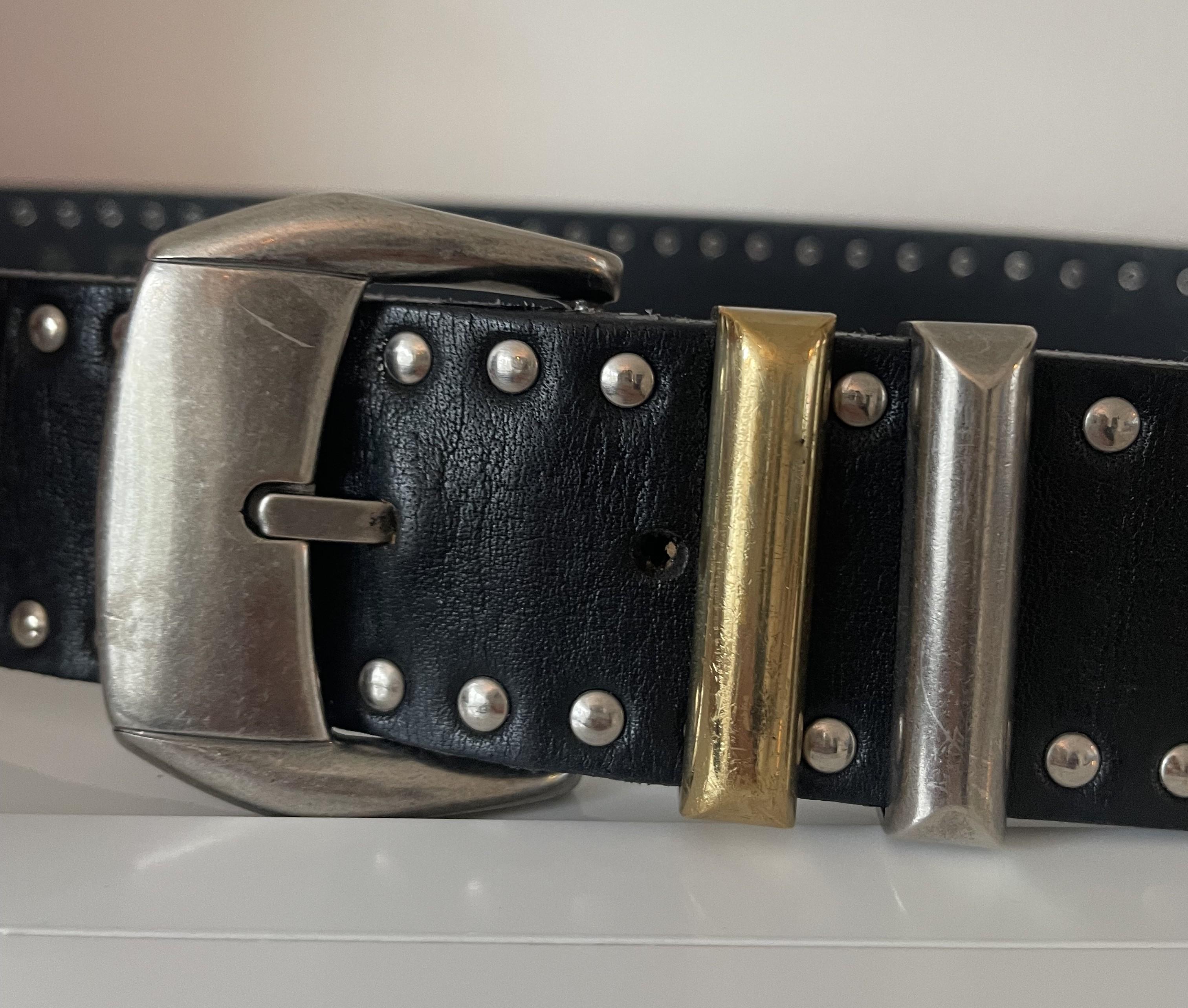 Gianni Versace Cinturón negro con tachuelas Cabeza de Medusa 95/38 de S/S 1992 en venta 3