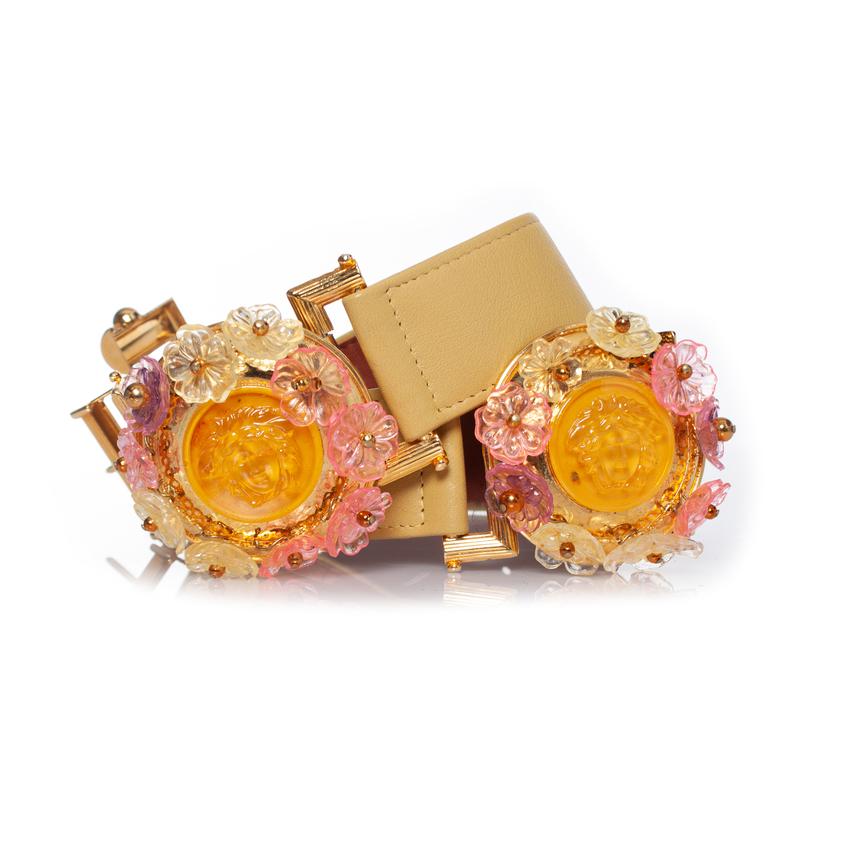 Gianni Versace, Leather waist belt in yellow with floral medusa applications. The item is in good condition. Very rare vintage piece (SS1993)

• CONDITION: good condition 

• SIZE: 65

• MEASUREMENTS: length 77 cm, width 4 cm

• MATERIAL: leather,