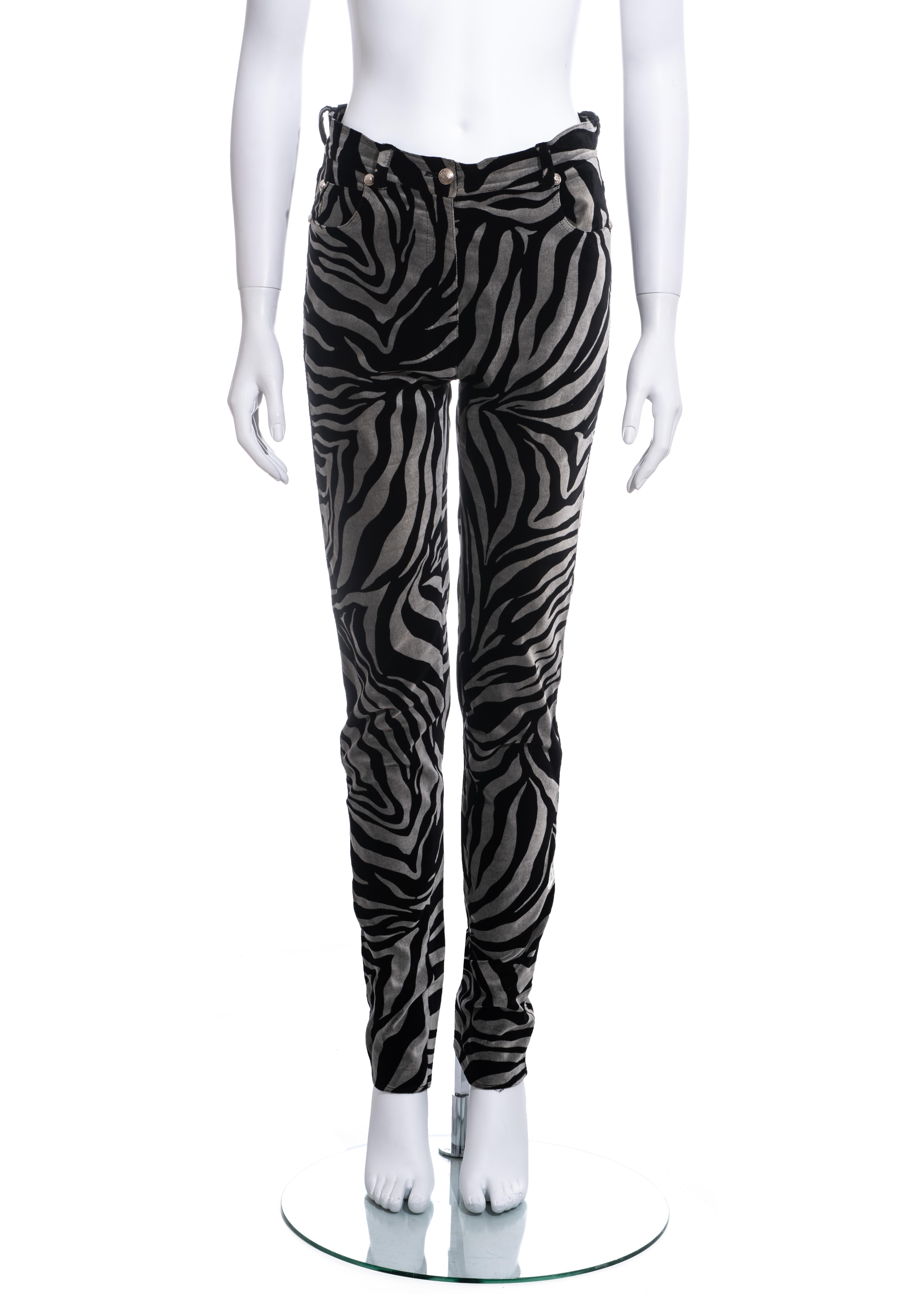 ▪ Gianni Versace black and grey zebra print pants
▪ Straight leg 
▪ IT 44 - FR 40 - UK 12 - US 8
▪ Spring-Summer 1992 