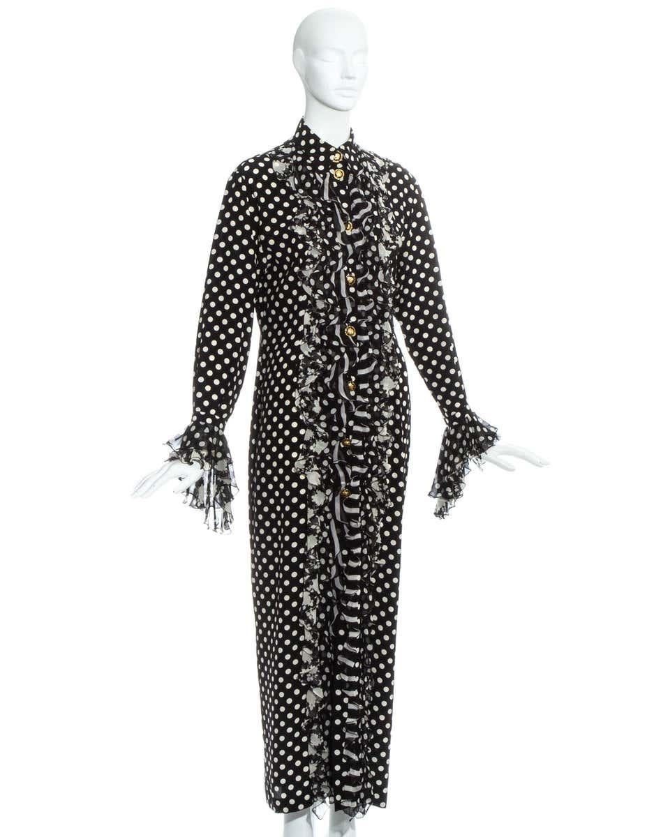Robe chemise à volants en soie à pois noirs et blancs de Gianni Versace, P/E 1993 en vente 2
