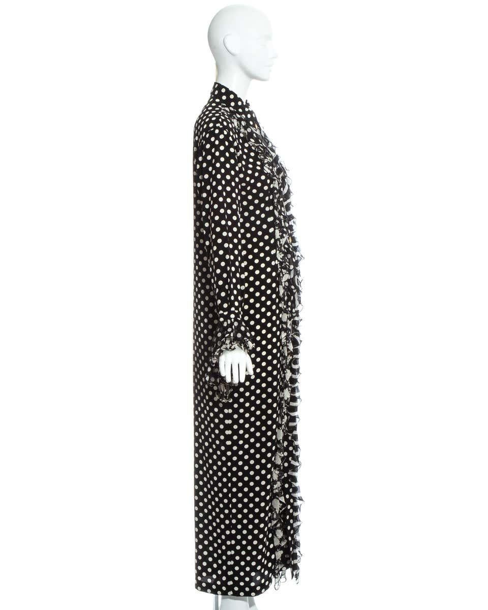 Robe chemise à volants en soie à pois noirs et blancs de Gianni Versace, P/E 1993 en vente 3