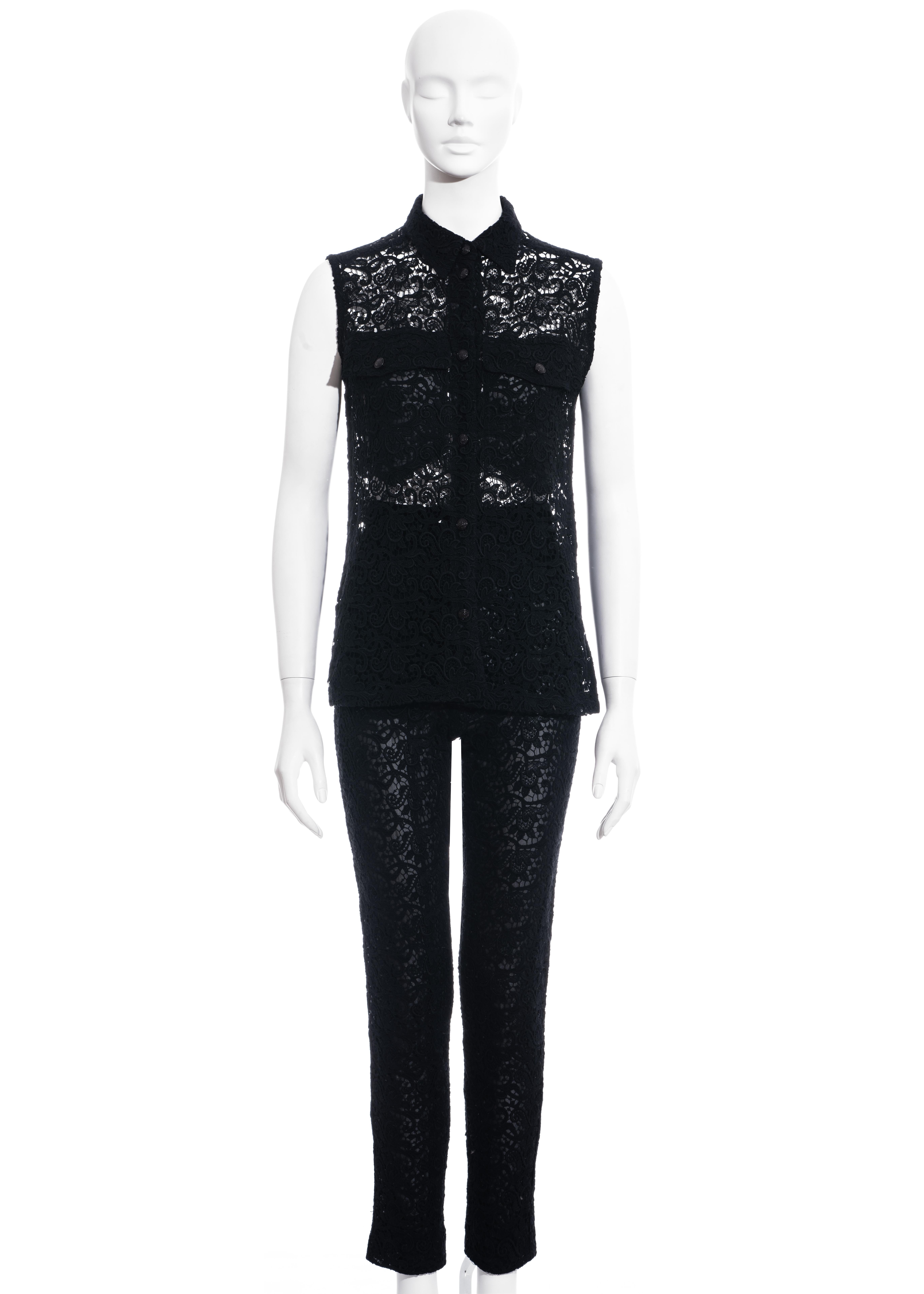 ▪ Gianni Versace black cotton lace pant suit
▪ Sleeveless button up vest
▪ Two front flap patch pockets
▪ Slim pants with organza lining 
▪ IT 38 - FR 34 - UK 6 - US 2
▪ Spring-Summer 1994