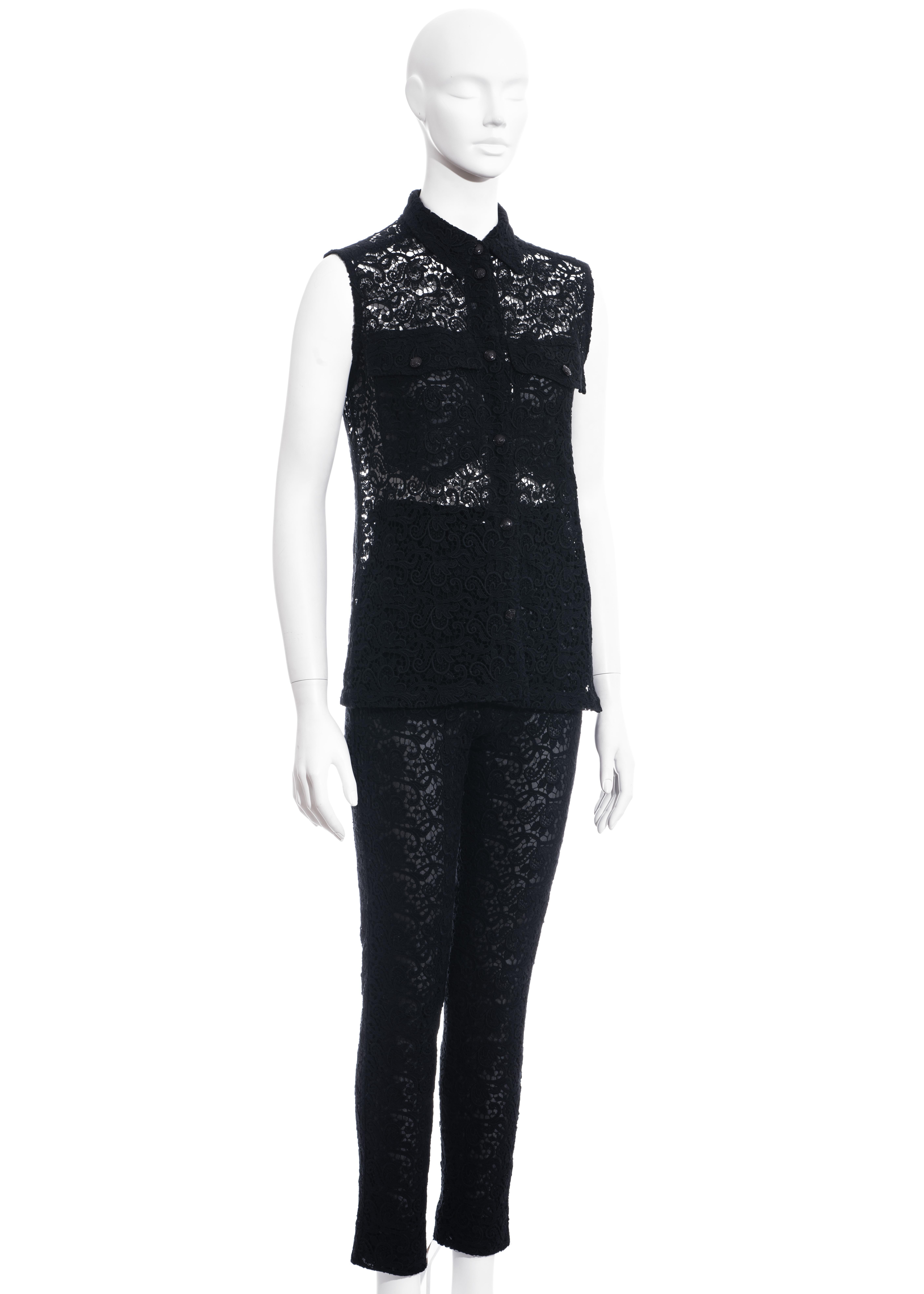 Noir Costume pantalon en dentelle de coton noir de Gianni Versace, P/E 1994 en vente
