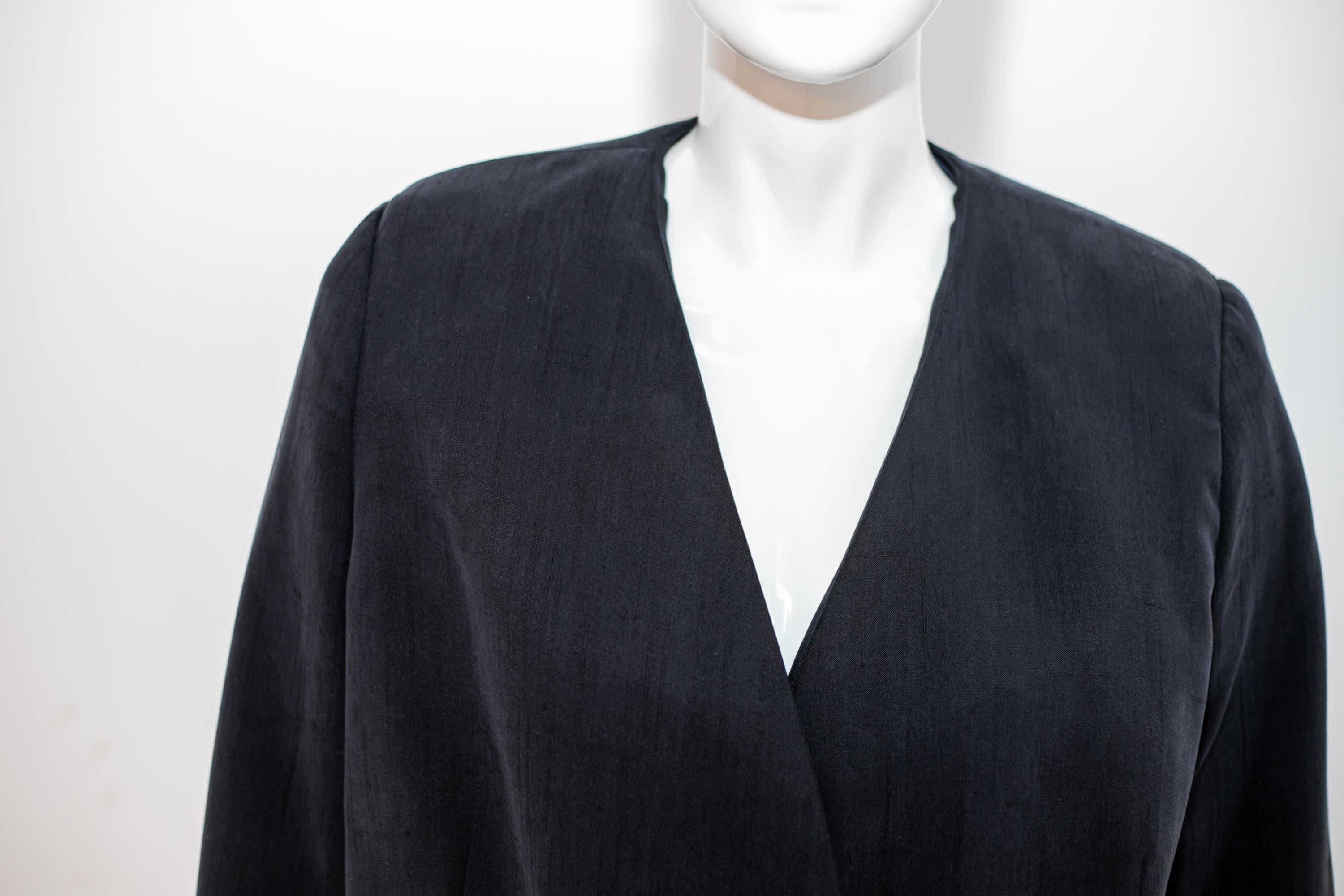 Tailleur jupe élégant noir Gianni Versace Bon état - En vente à Milano, IT