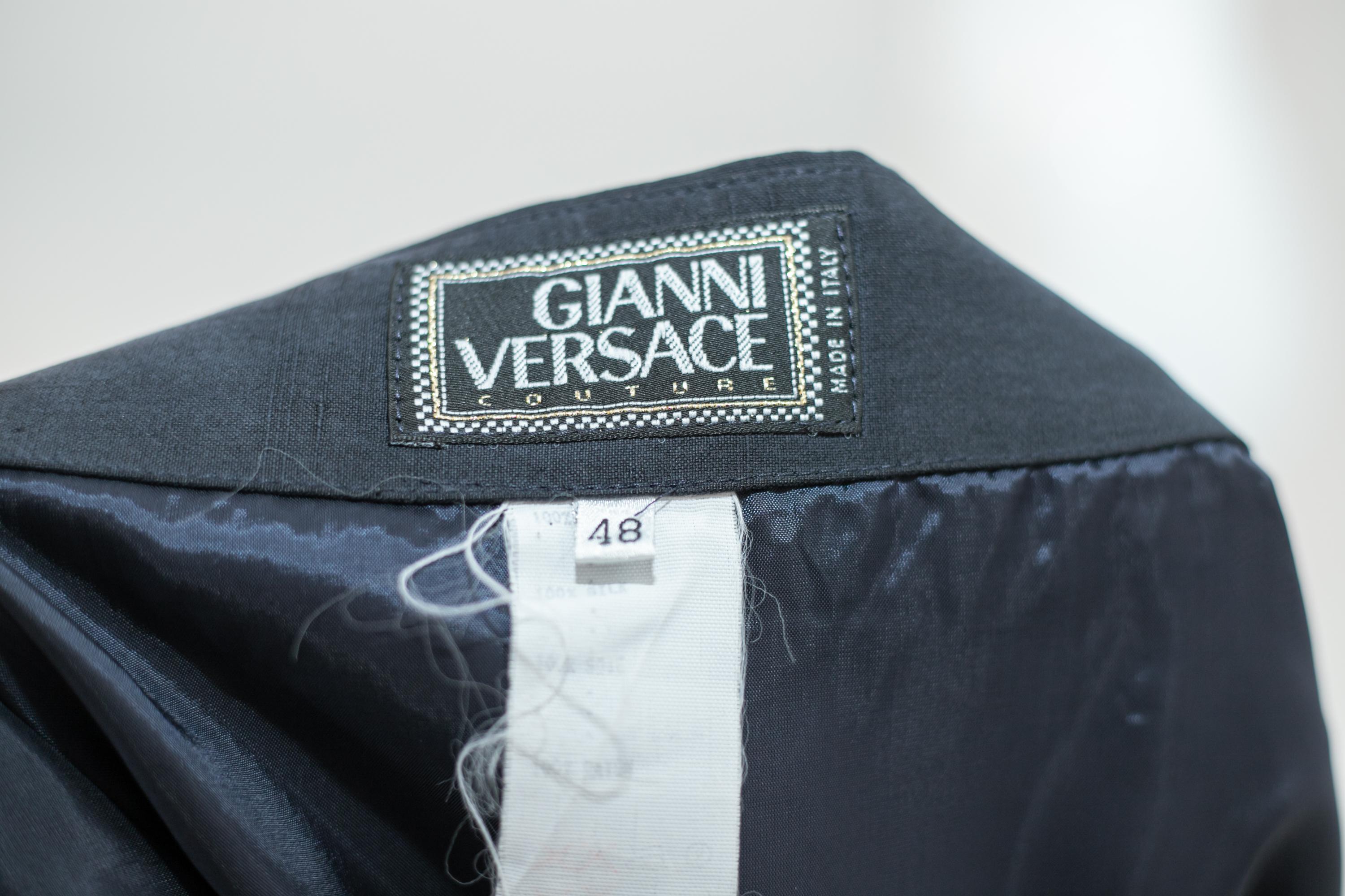 Tailleur jupe élégant noir Gianni Versace en vente 3