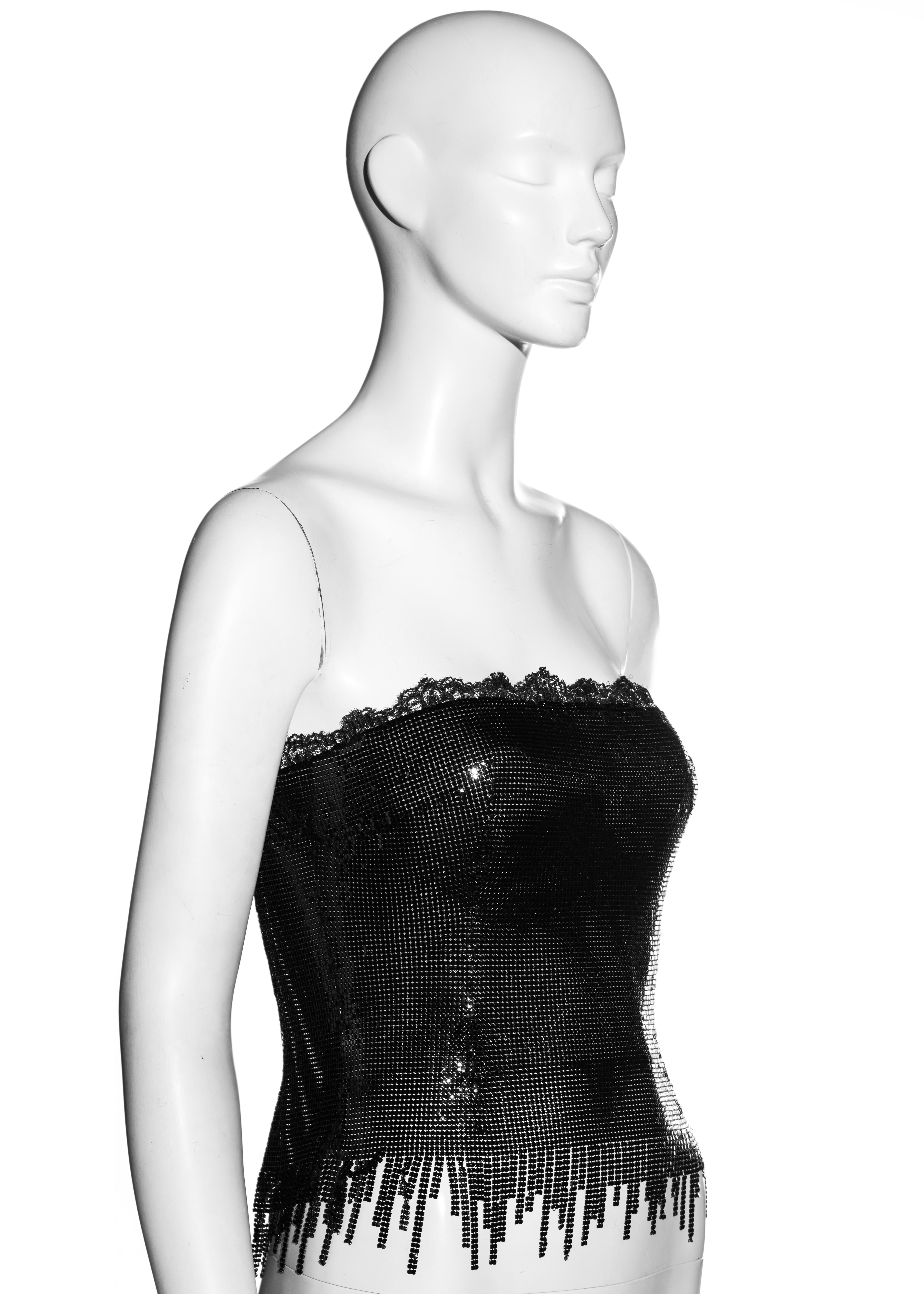Corset sans bretelles Gianni Versace en dentelle noire et cotte de mailles métallique oroton, automne-hiver 1999 en vente 1
