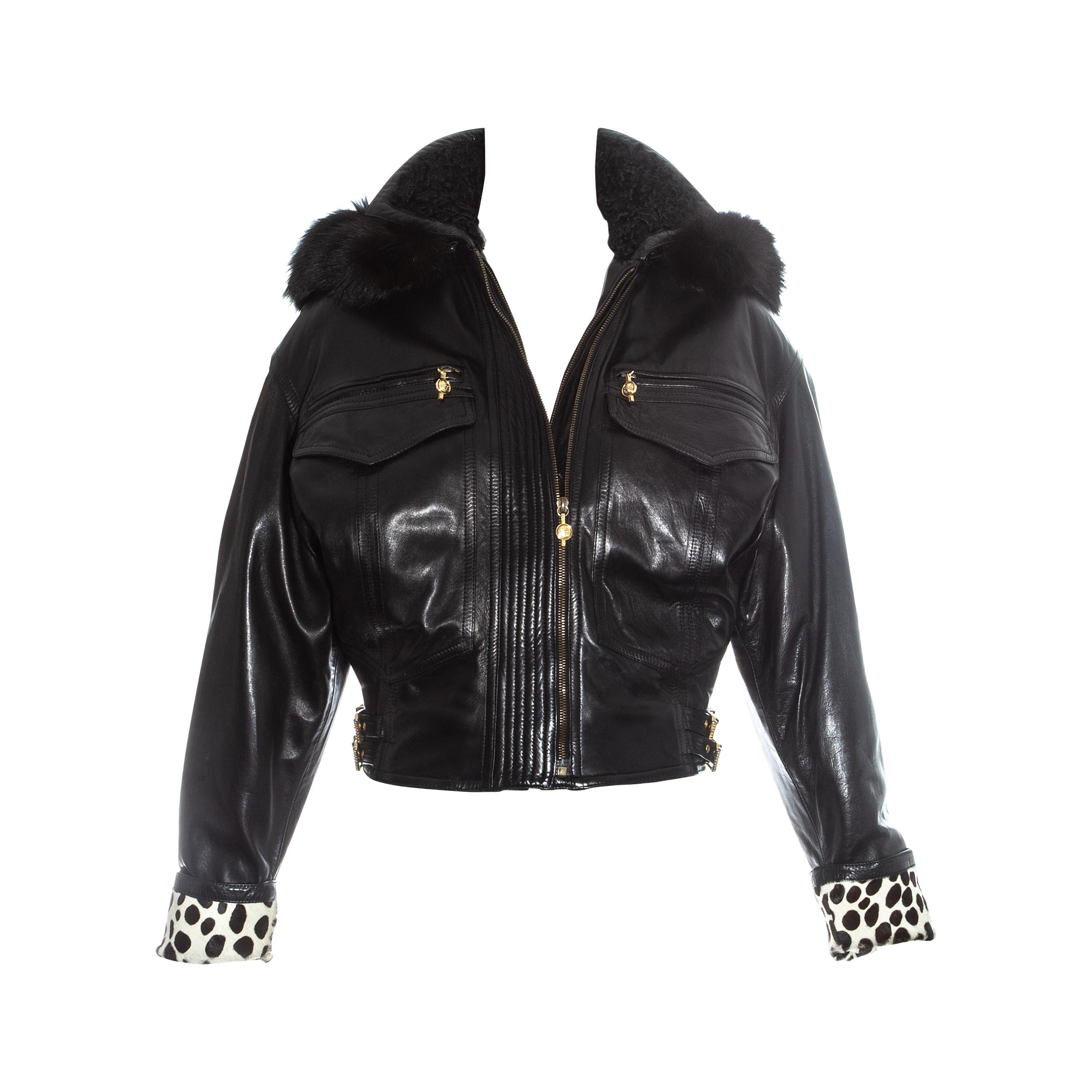 Gianni Versace, blouson bombardier en cuir noir avec boucles de bondage, fw 1992 en vente