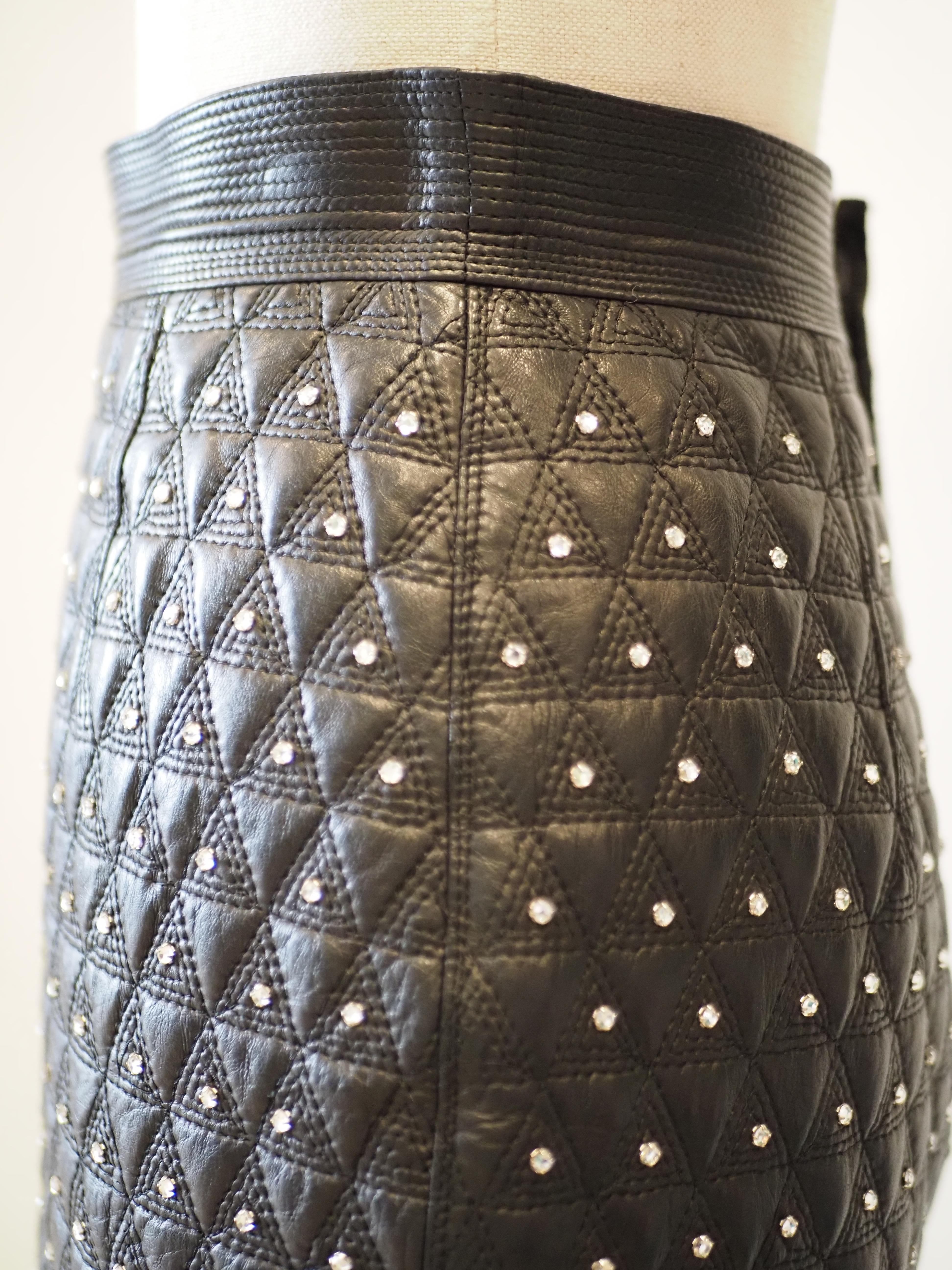 Gianni Versace black leather crystal stones skirt In Excellent Condition For Sale In Capri, IT