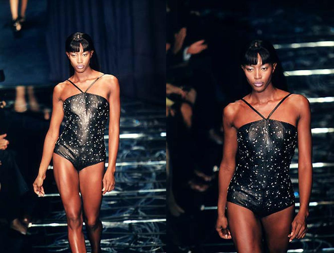 Noir Body en cuir noir orné de motifs Gianni Versace, P/E 1998 en vente