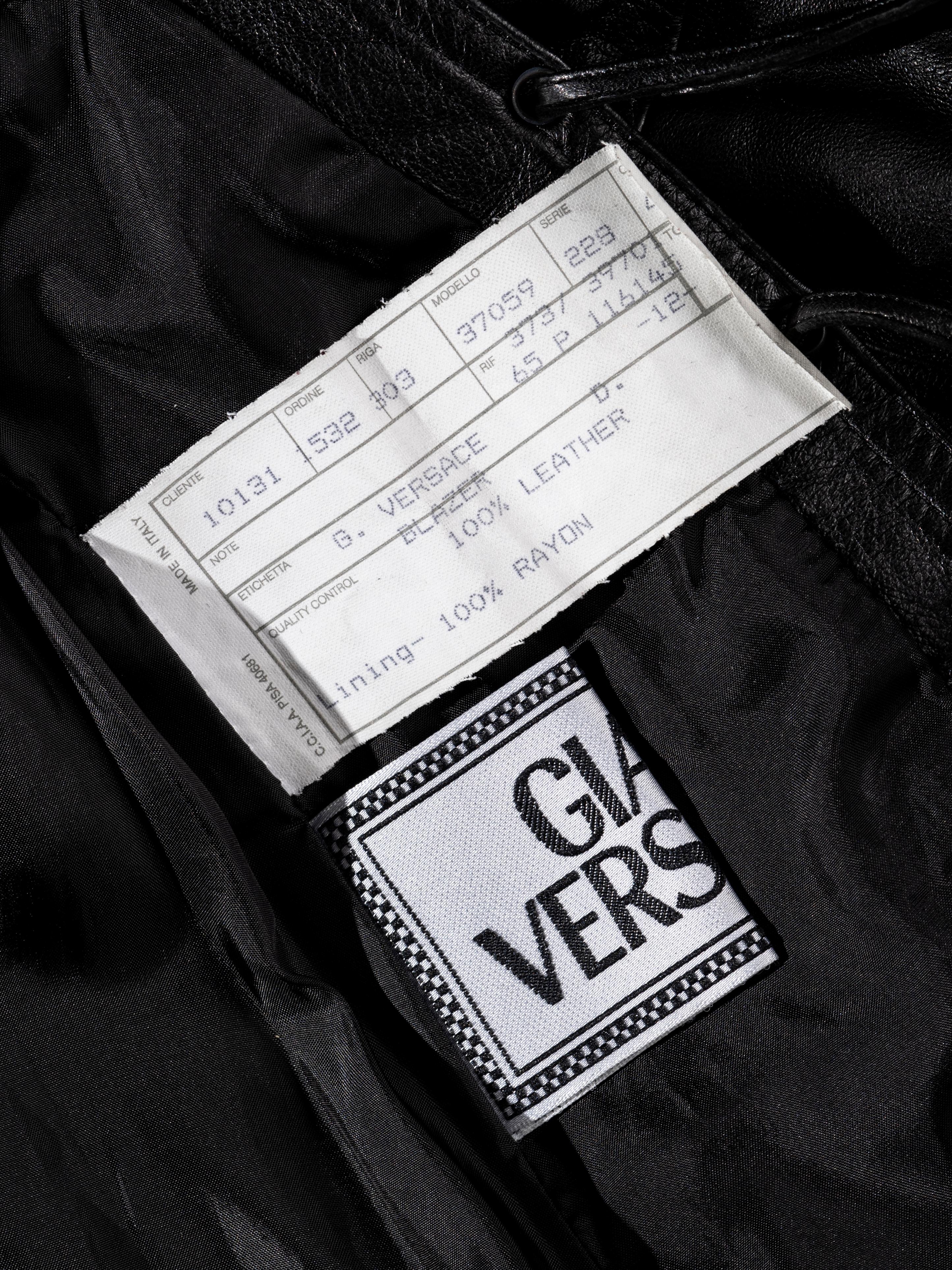 Gianni Versace, giacca aperta in pelle nera, ss 2002 in vendita 5