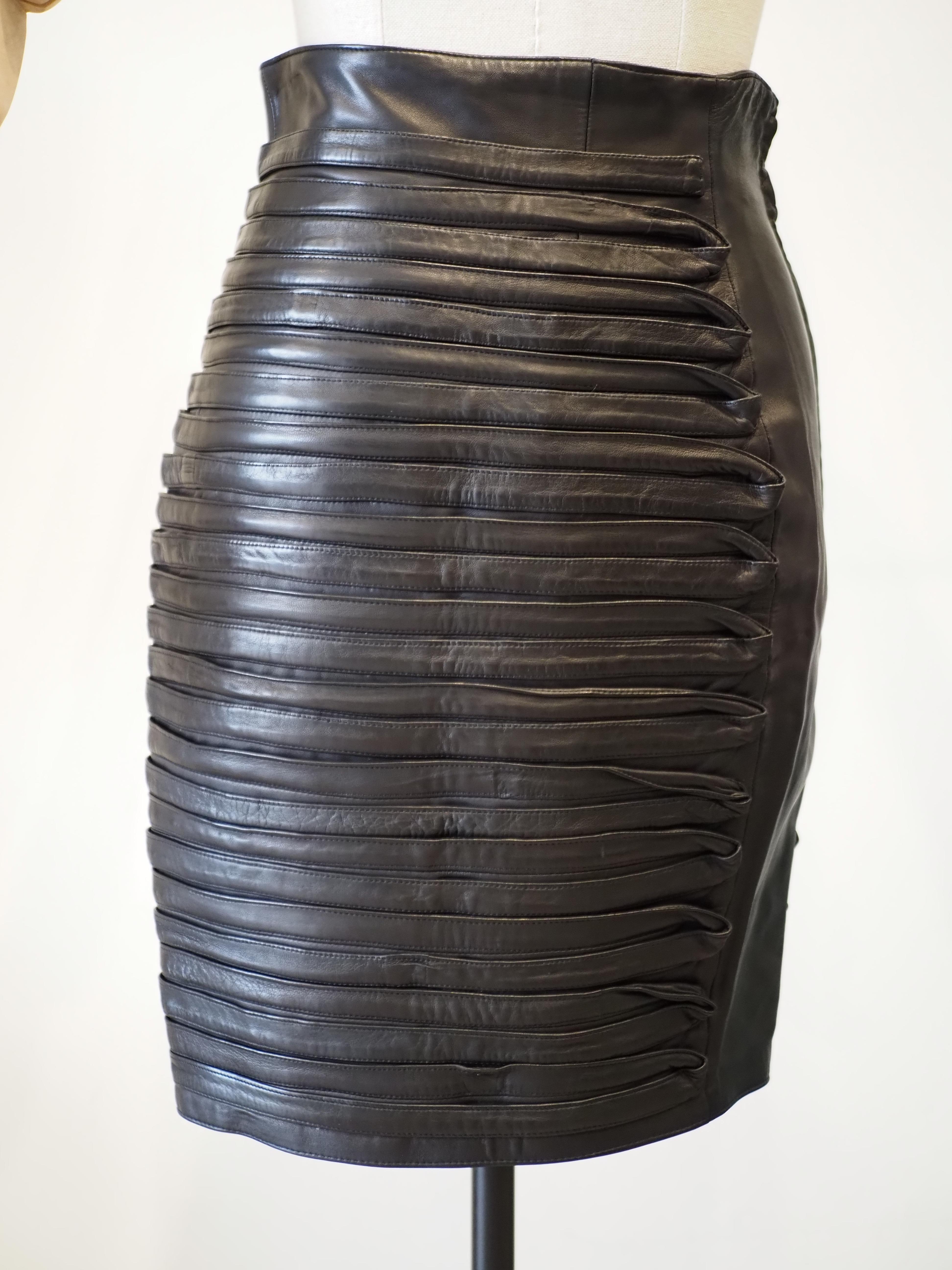 Gianni Versace black leather skirt For Sale 6