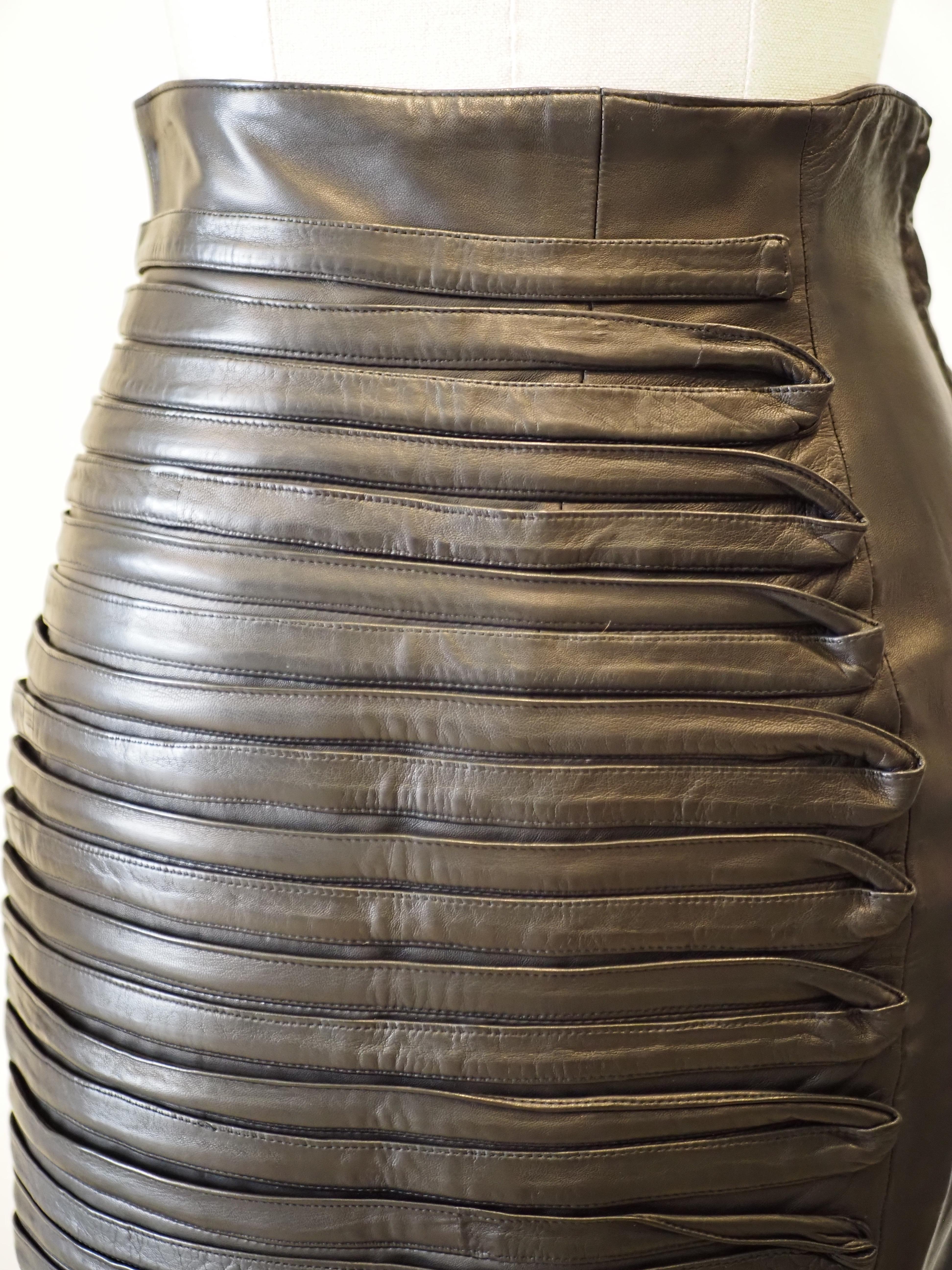 Gianni Versace black leather skirt For Sale 7