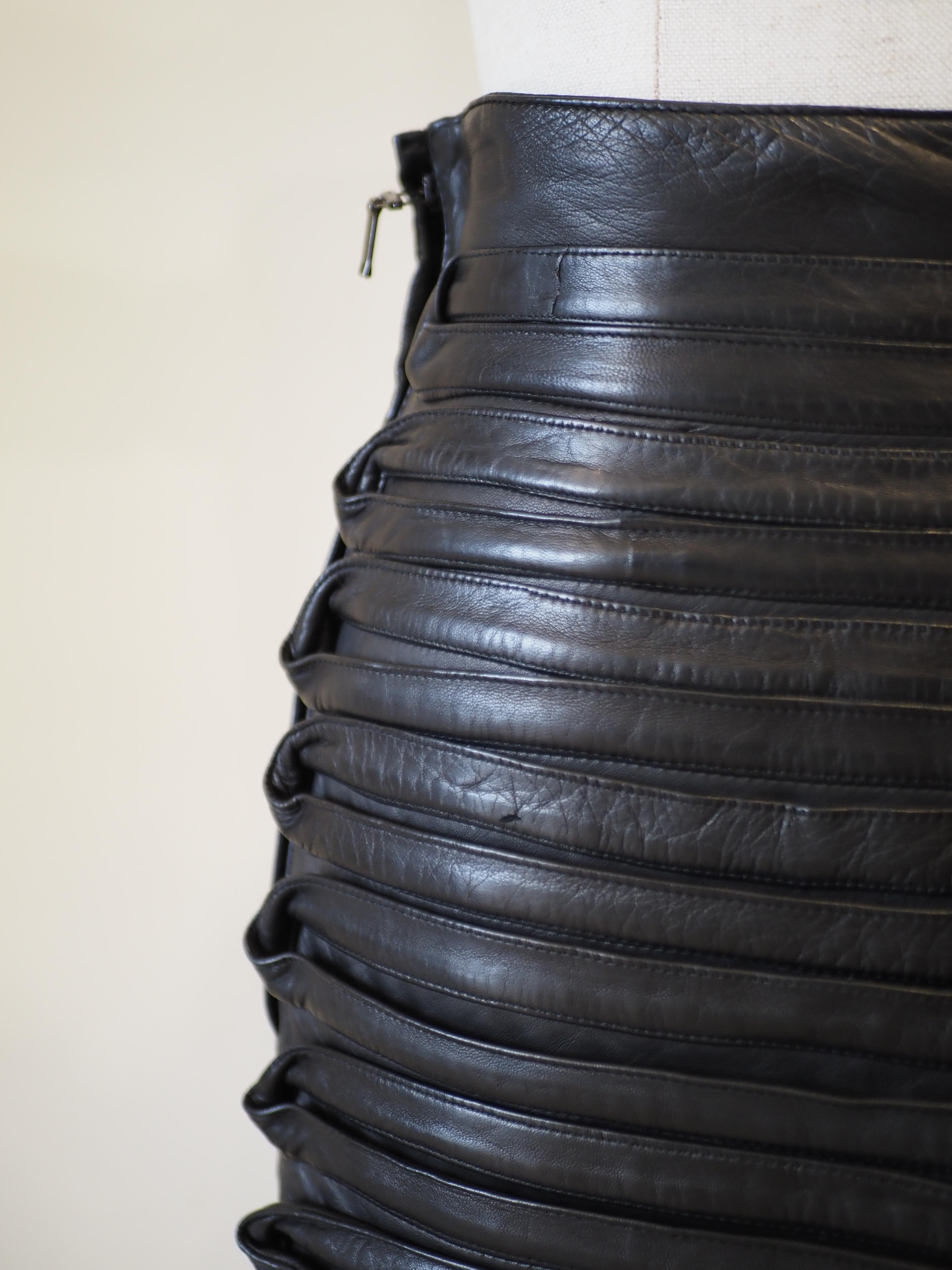 Gianni Versace black leather skirt In Excellent Condition For Sale In Capri, IT