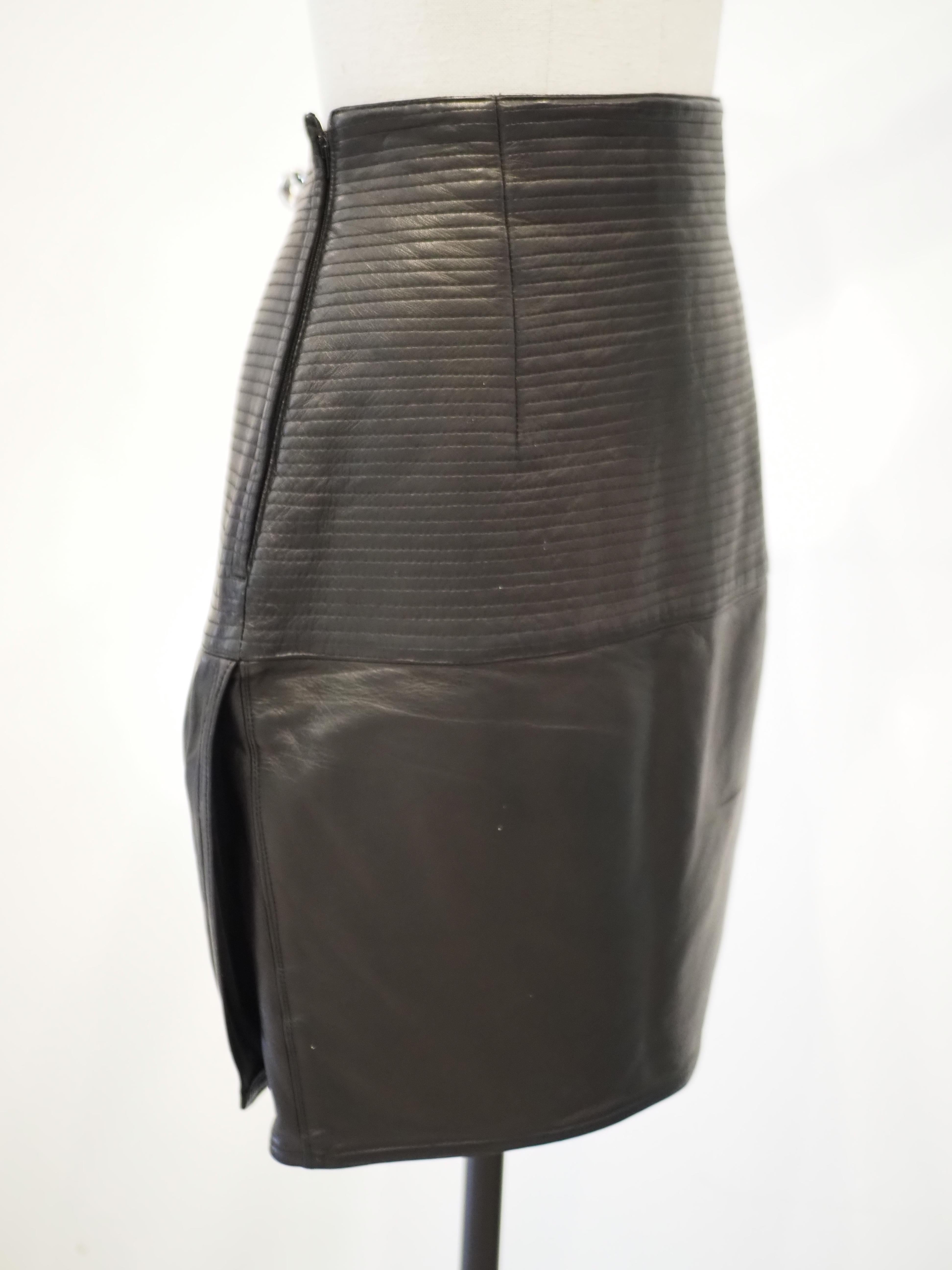 Gianni Versace Schwarzer Lederrock Damen im Angebot