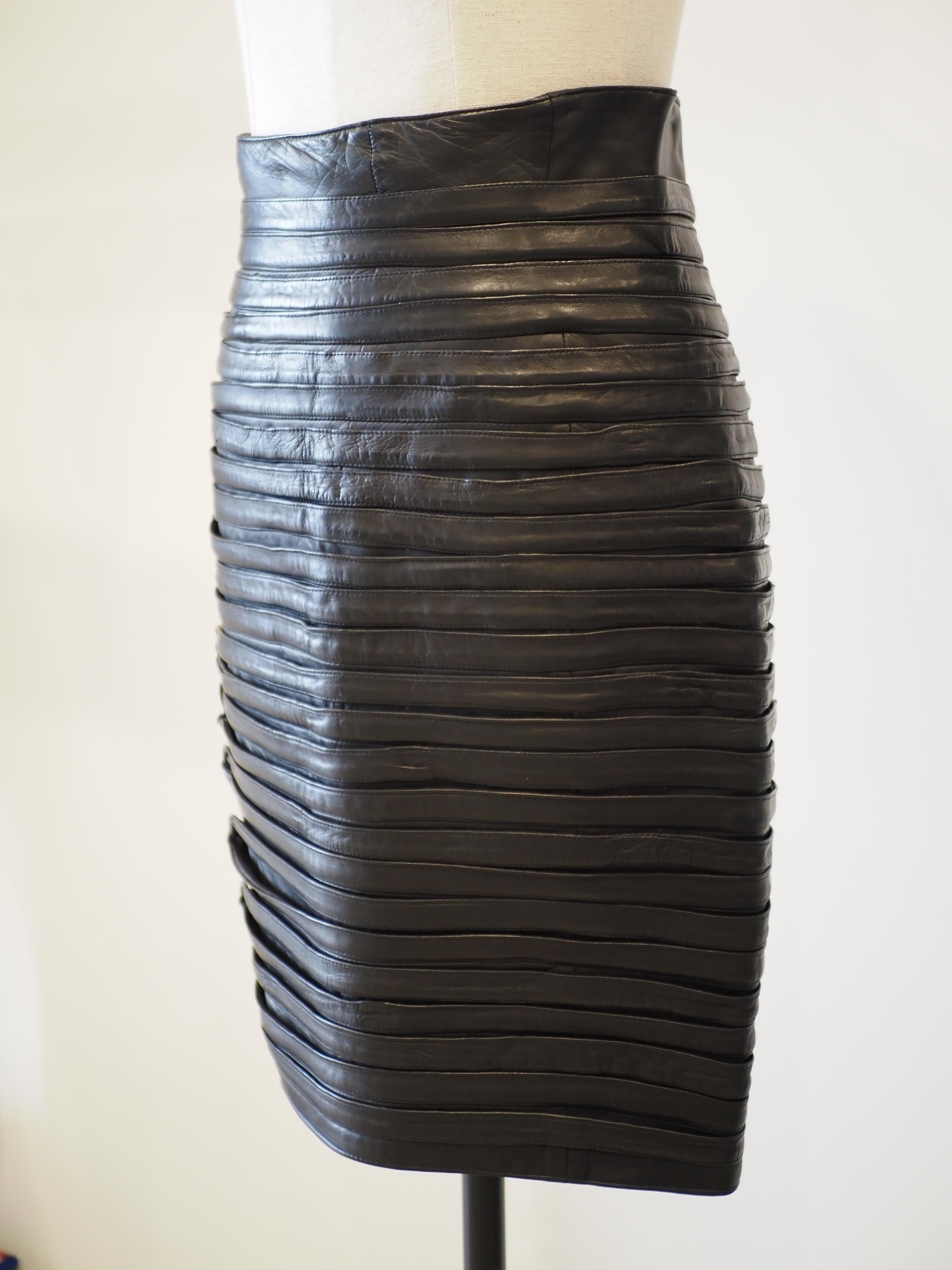 Gianni Versace black leather skirt For Sale 3