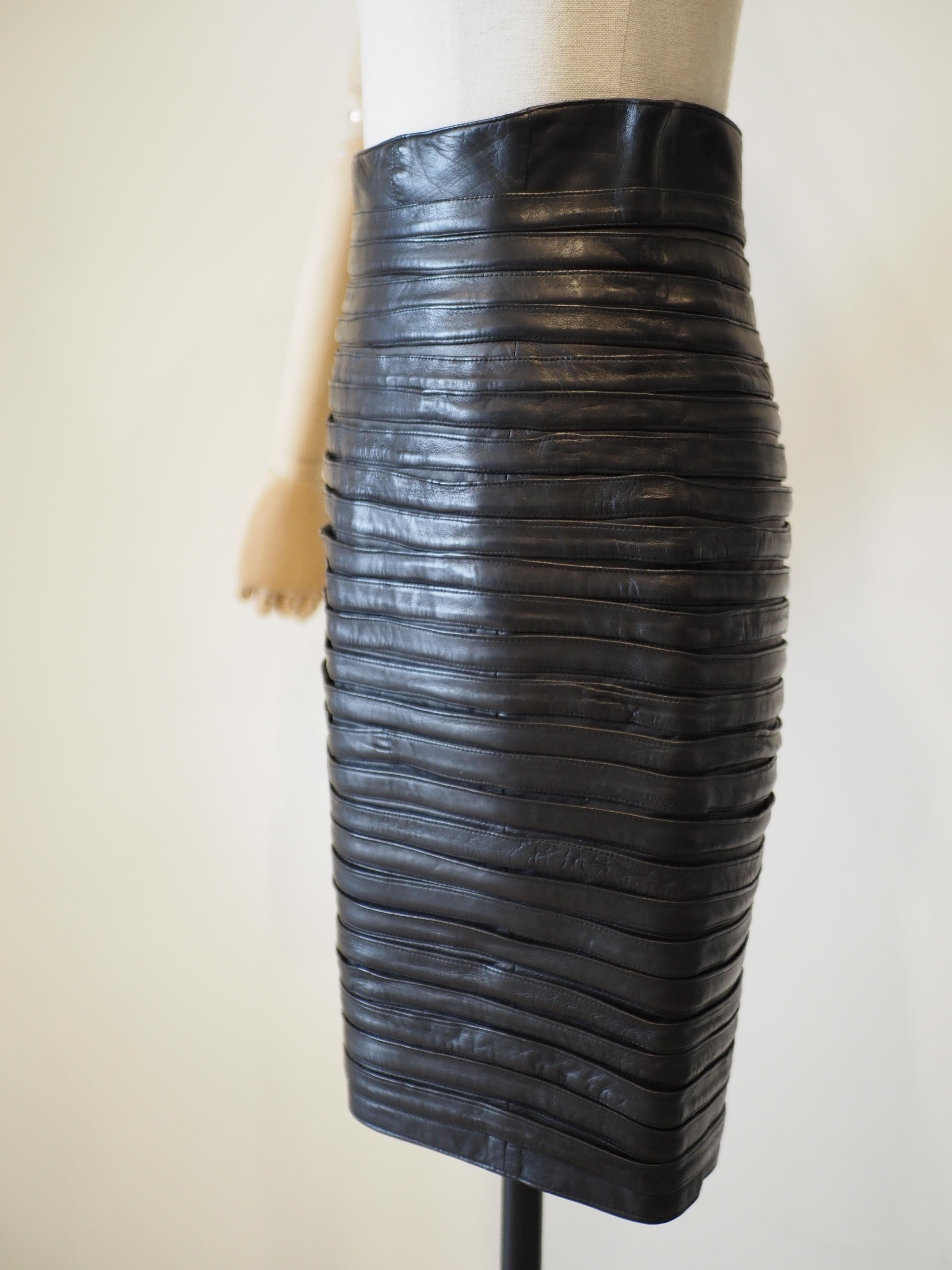 Gianni Versace black leather skirt For Sale 4