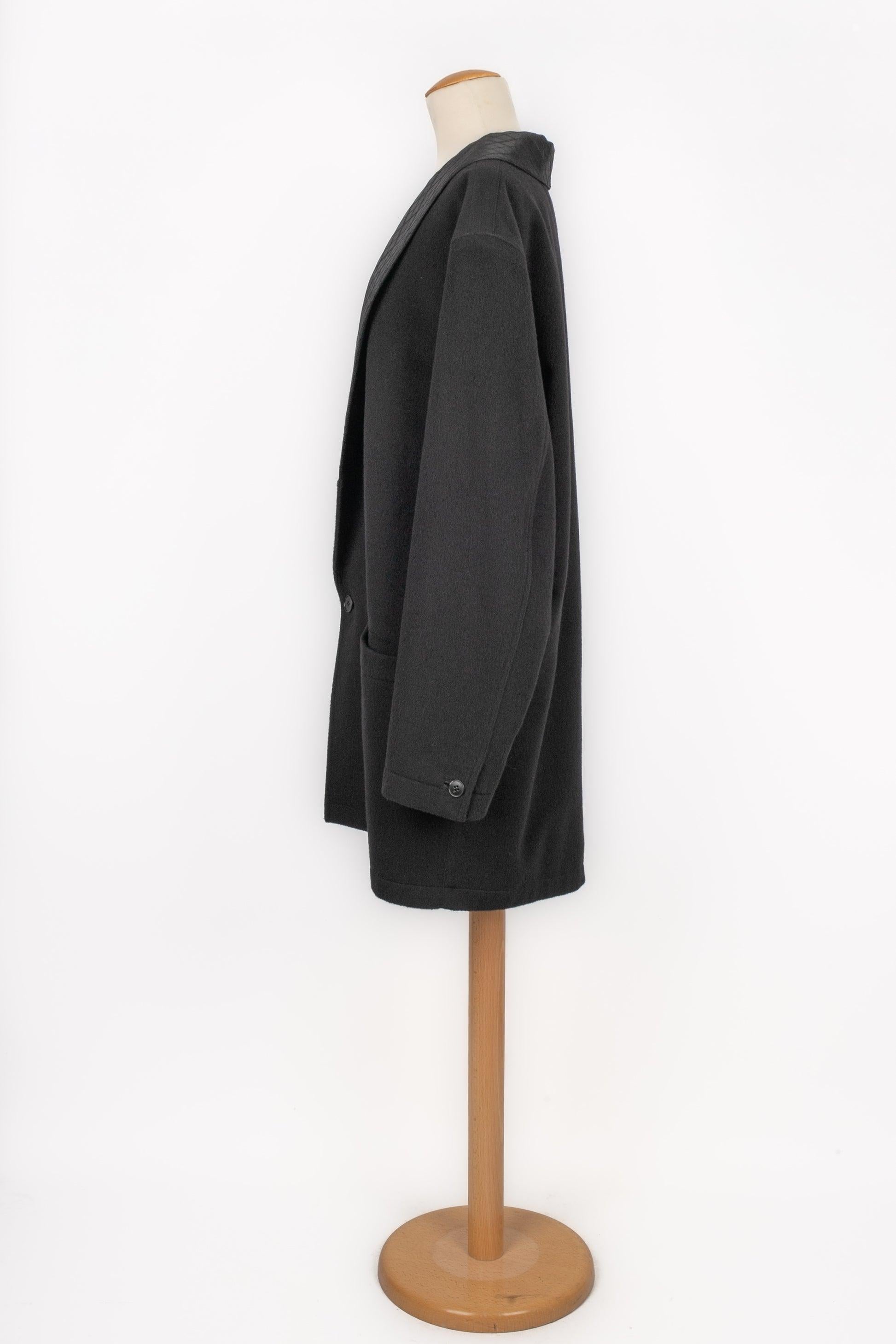 Men's Gianni Versace Black Mid-length Men Coat For Sale