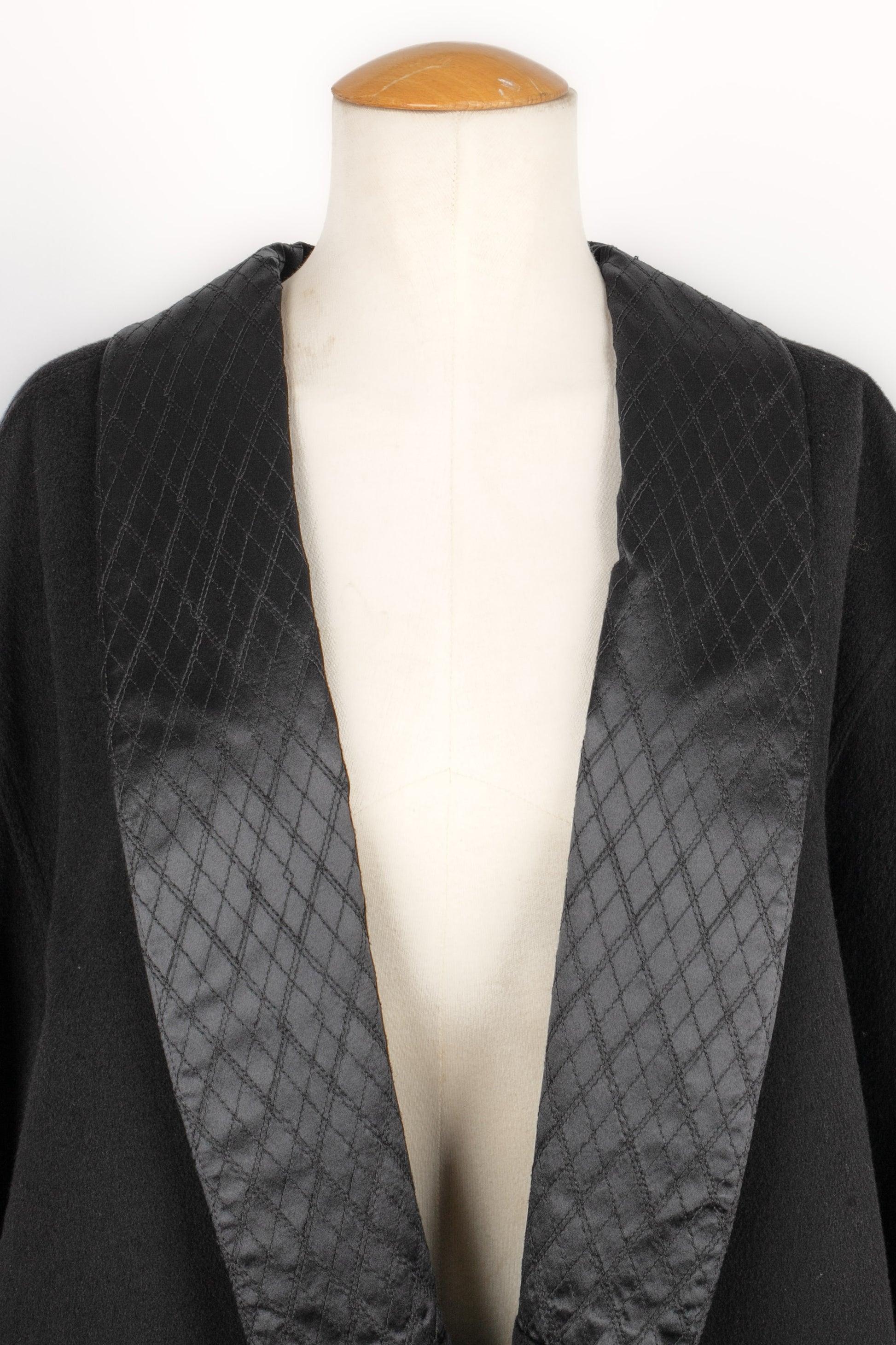 Gianni Versace Black Mid-length Men Coat For Sale 1