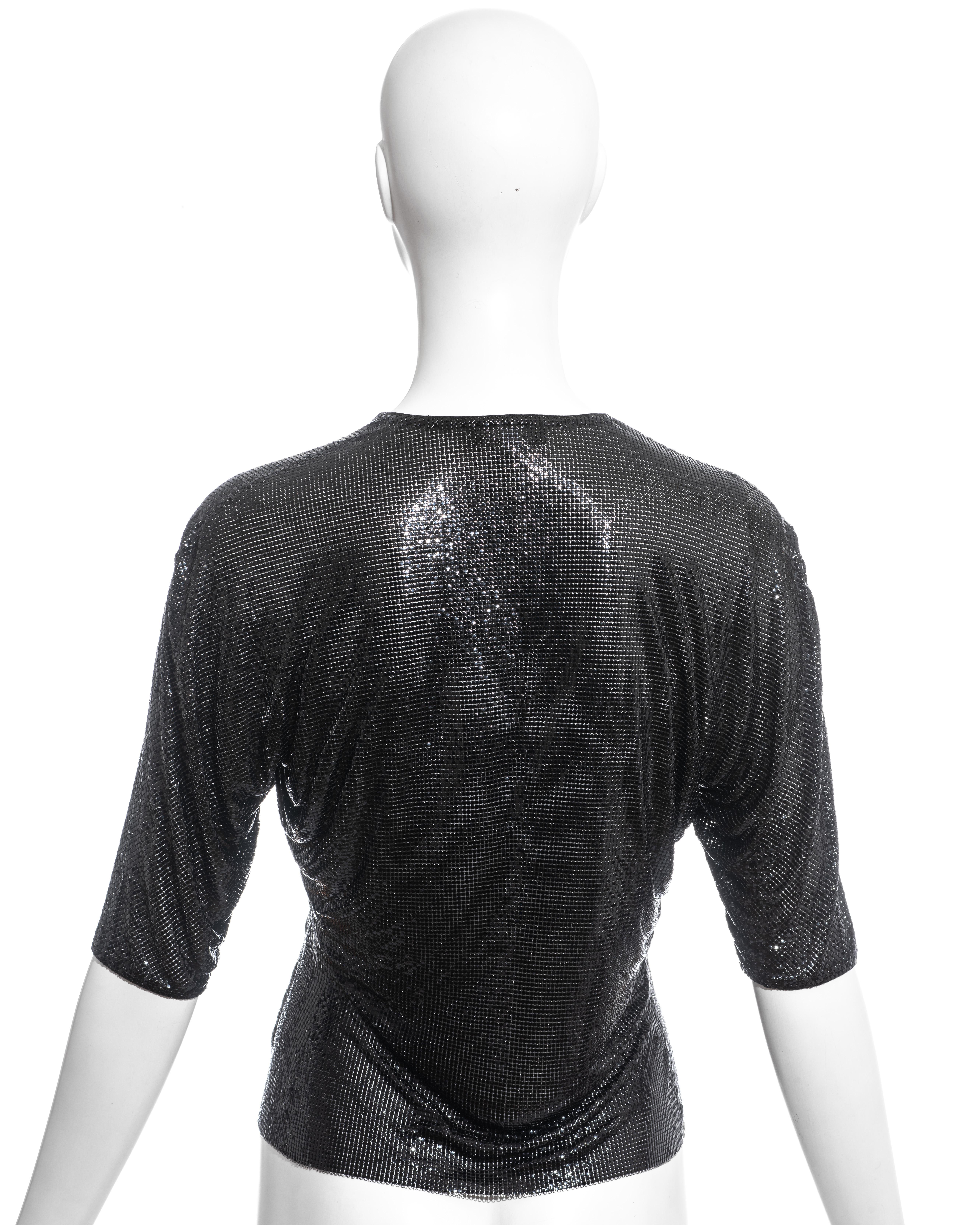 Gianni Versace: schwarze Oroton-Kettenhemd-Abendbluse, fw 1983 Damen im Angebot