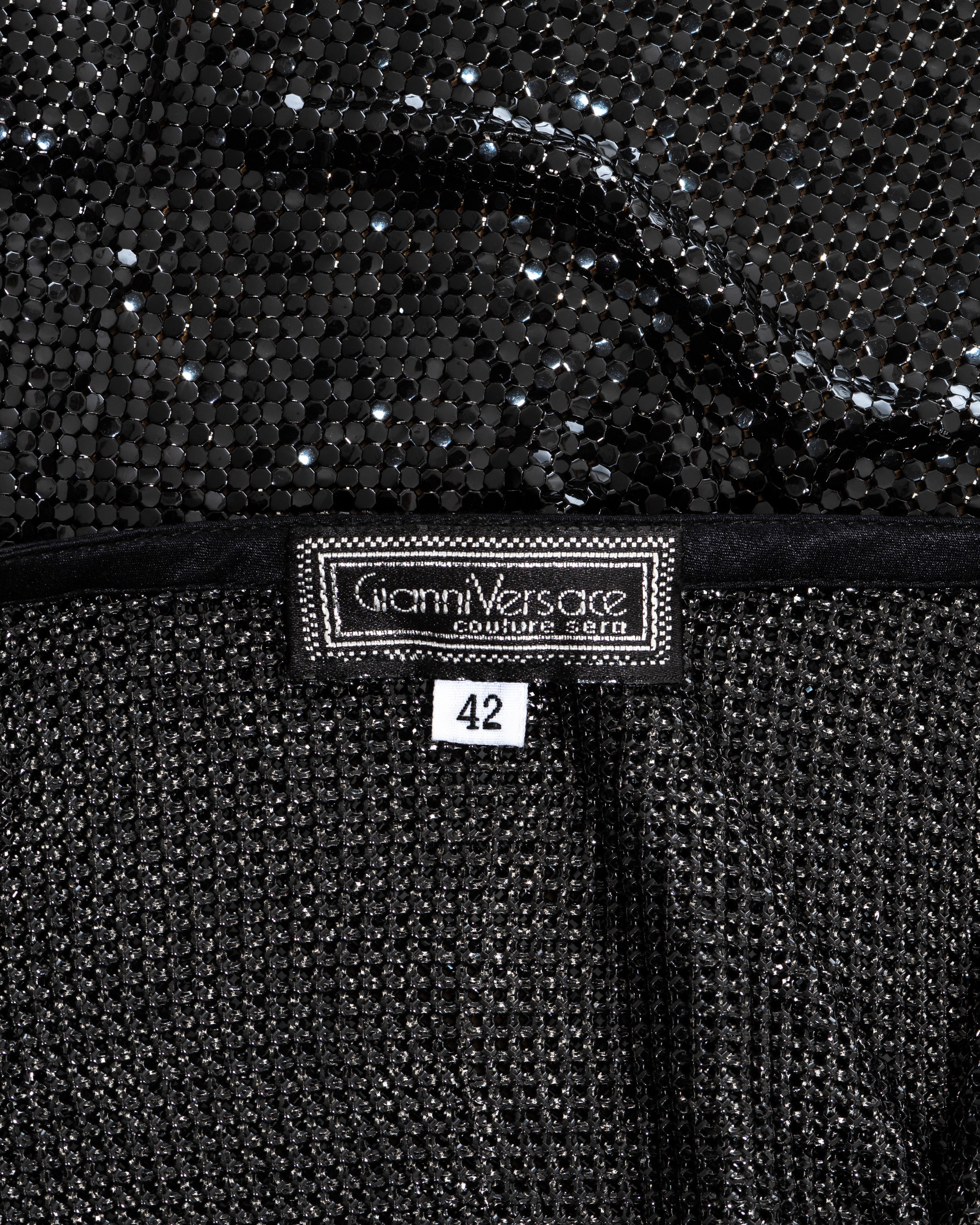 Gianni Versace: schwarze Oroton-Kettenhemd-Abendbluse, fw 1983 im Angebot 1