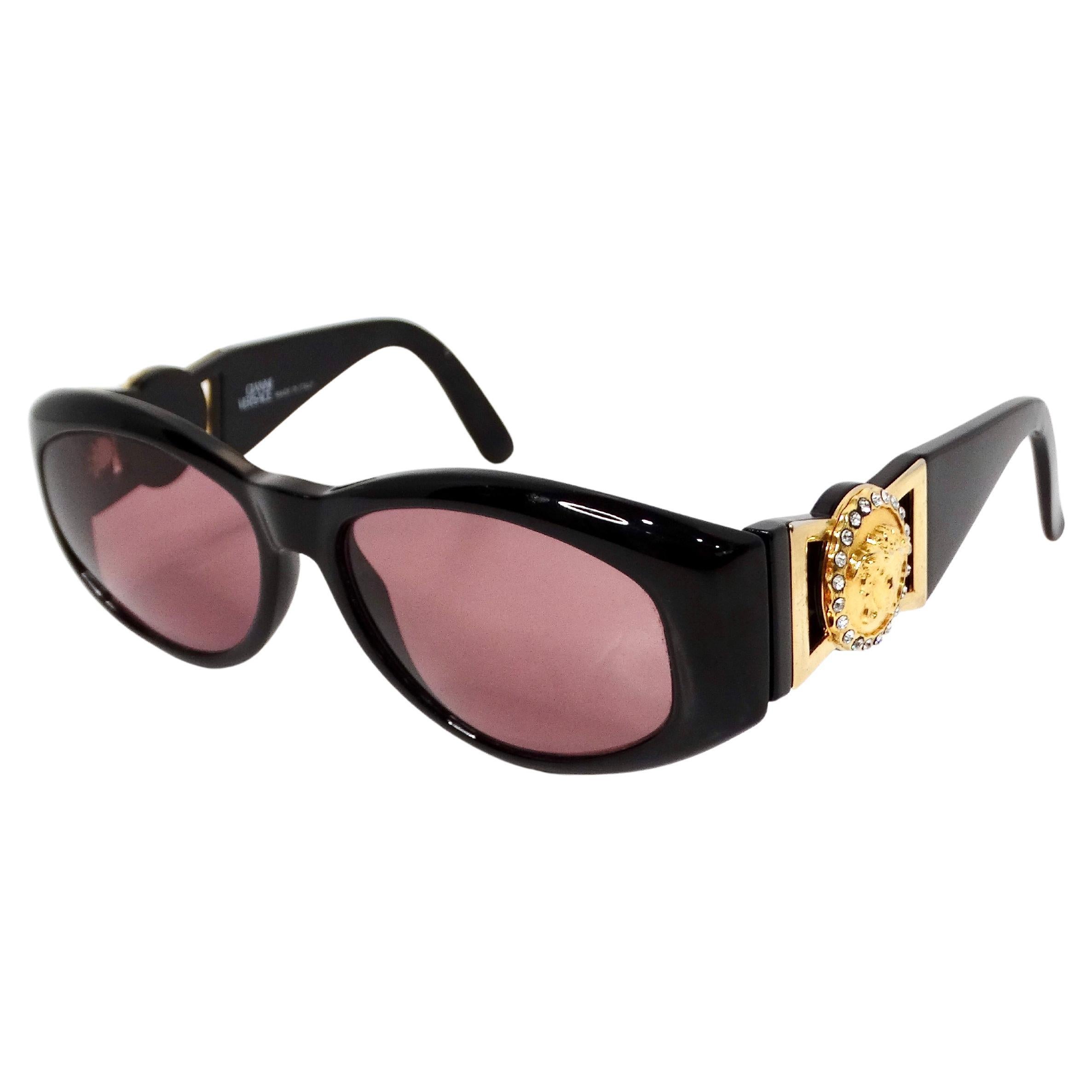 Occhiali da sole Gianni Versace con medaglione Medusa colorato nero e rosa circa anni '90 in vendita