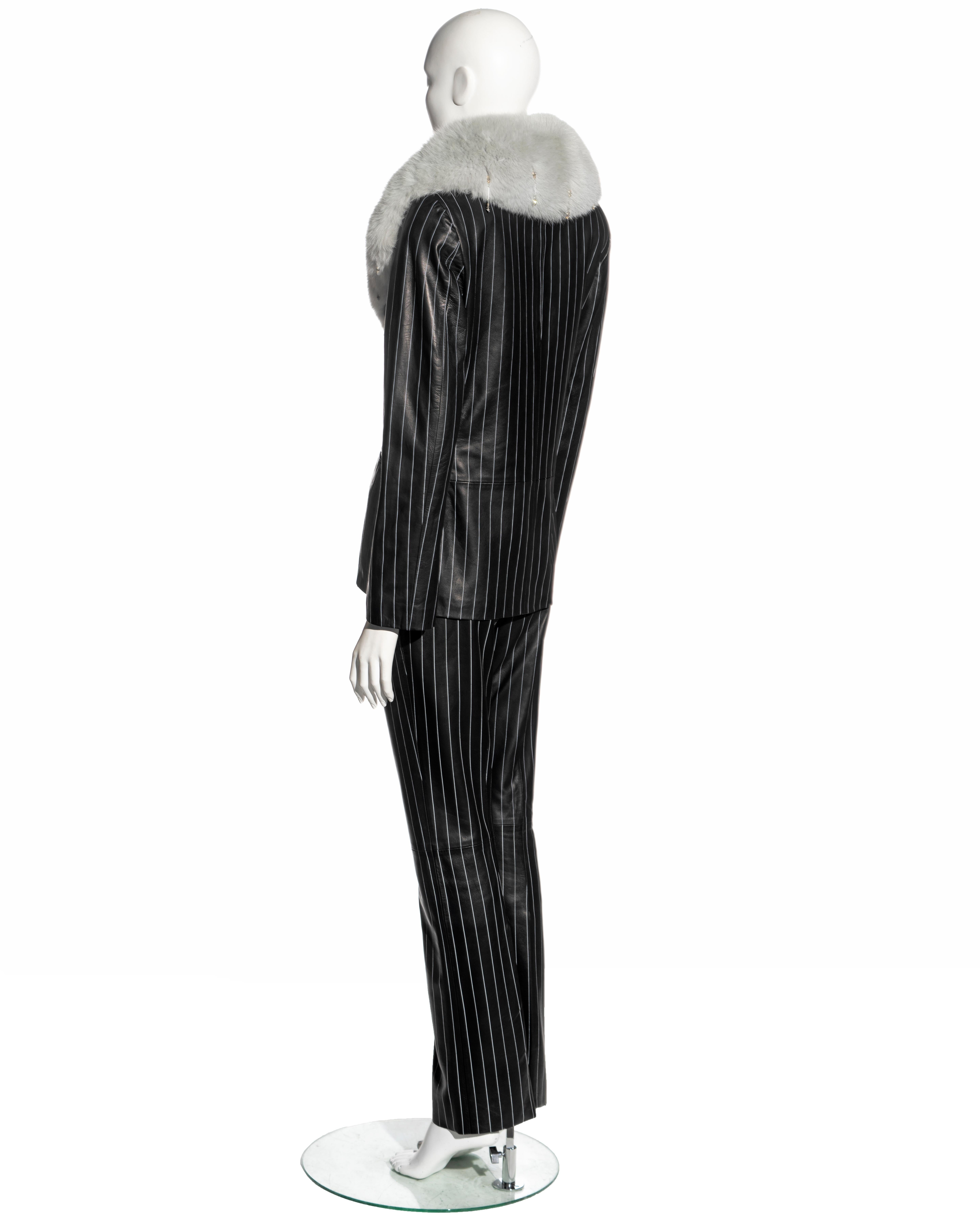 Gianni Versace Abito pantalone in pelle gessata nera e pelliccia di volpe, FW 1998 in vendita 5