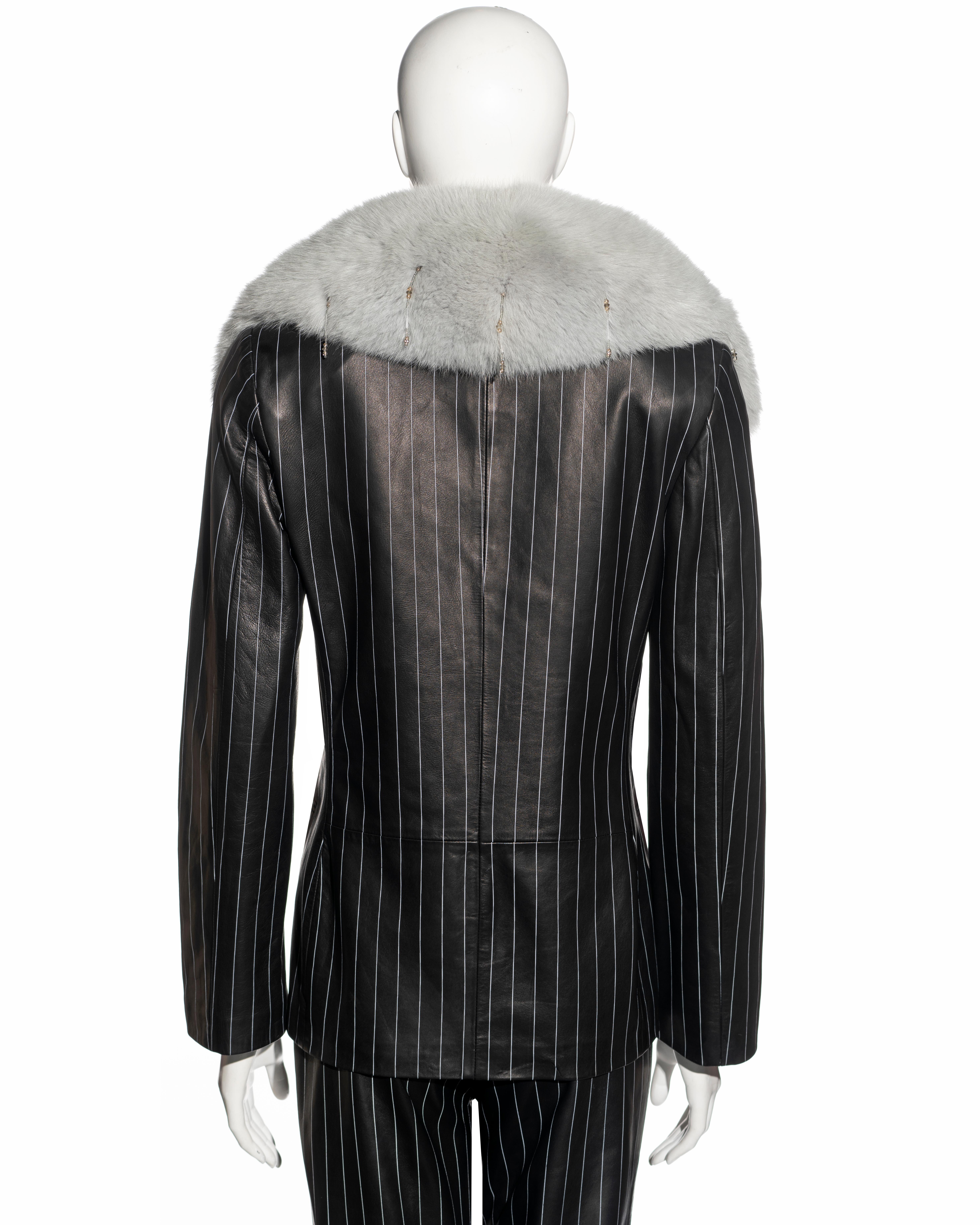 Gianni Versace Abito pantalone in pelle gessata nera e pelliccia di volpe, FW 1998 in vendita 3