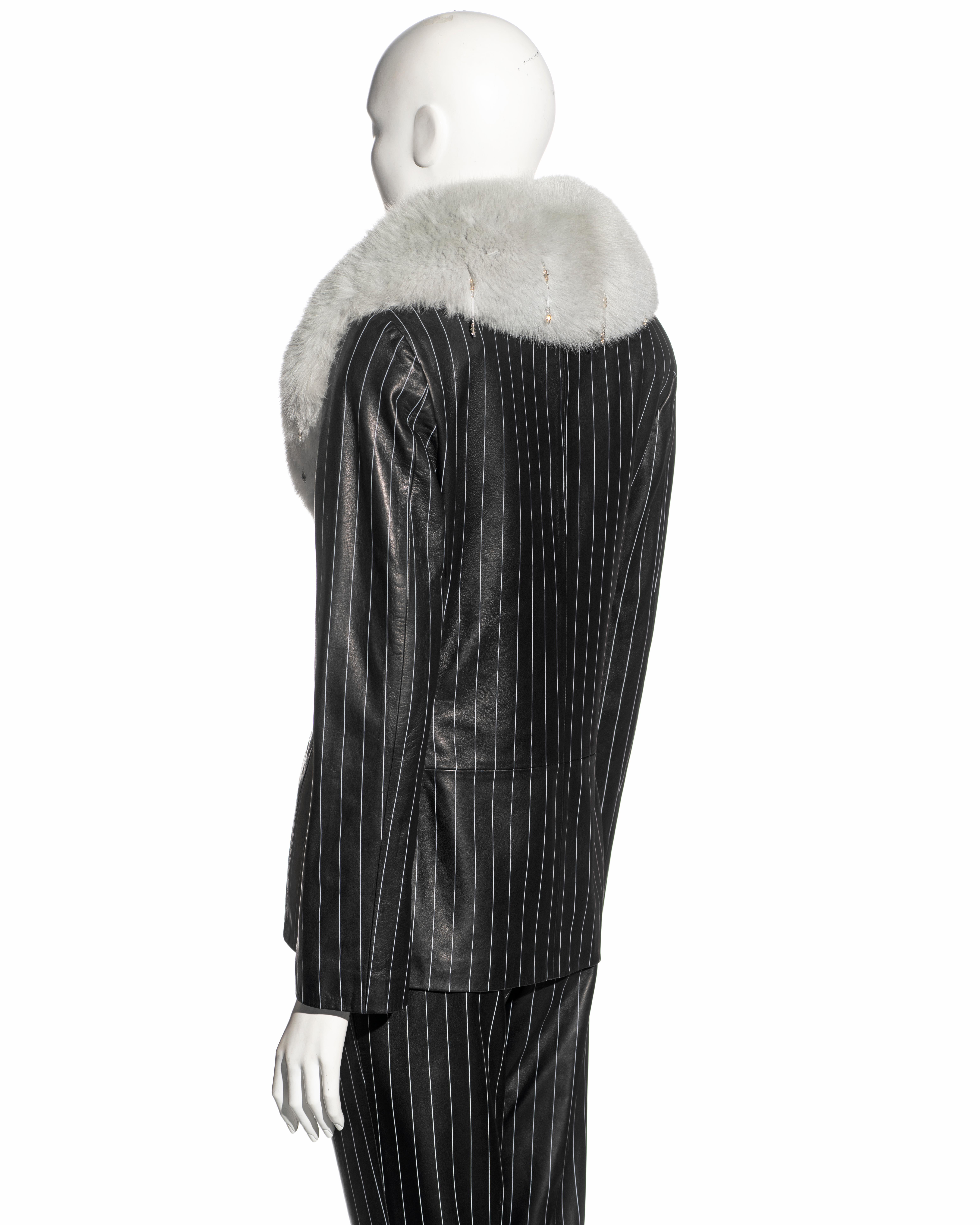 Costume pantalon en cuir noir à rayures et fourrure de renard de Gianni Versace, A/H 1998 en vente 7