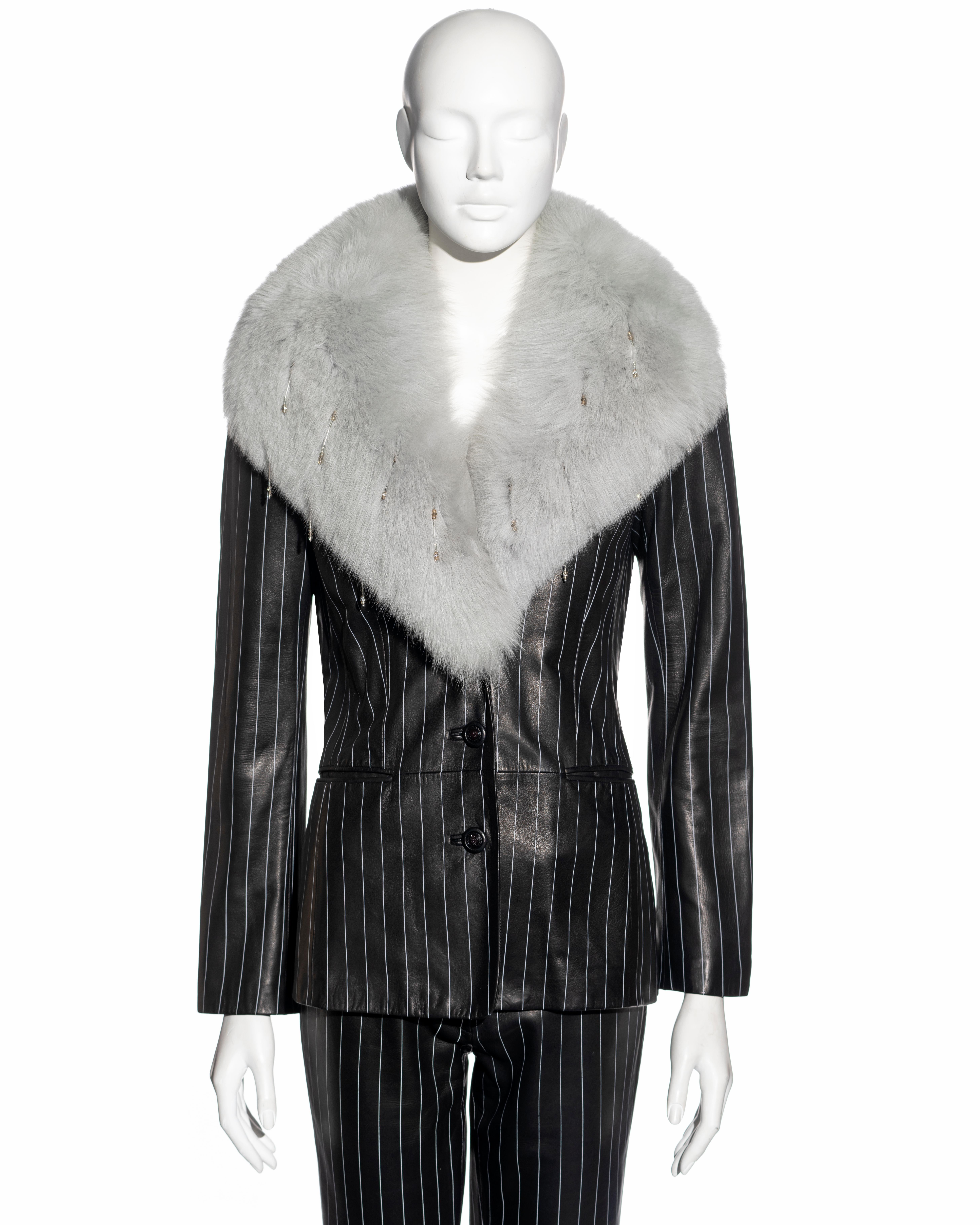 Costume pantalon en cuir noir à rayures et fourrure de renard de Gianni Versace, A/H 1998 Excellent état - En vente à London, GB