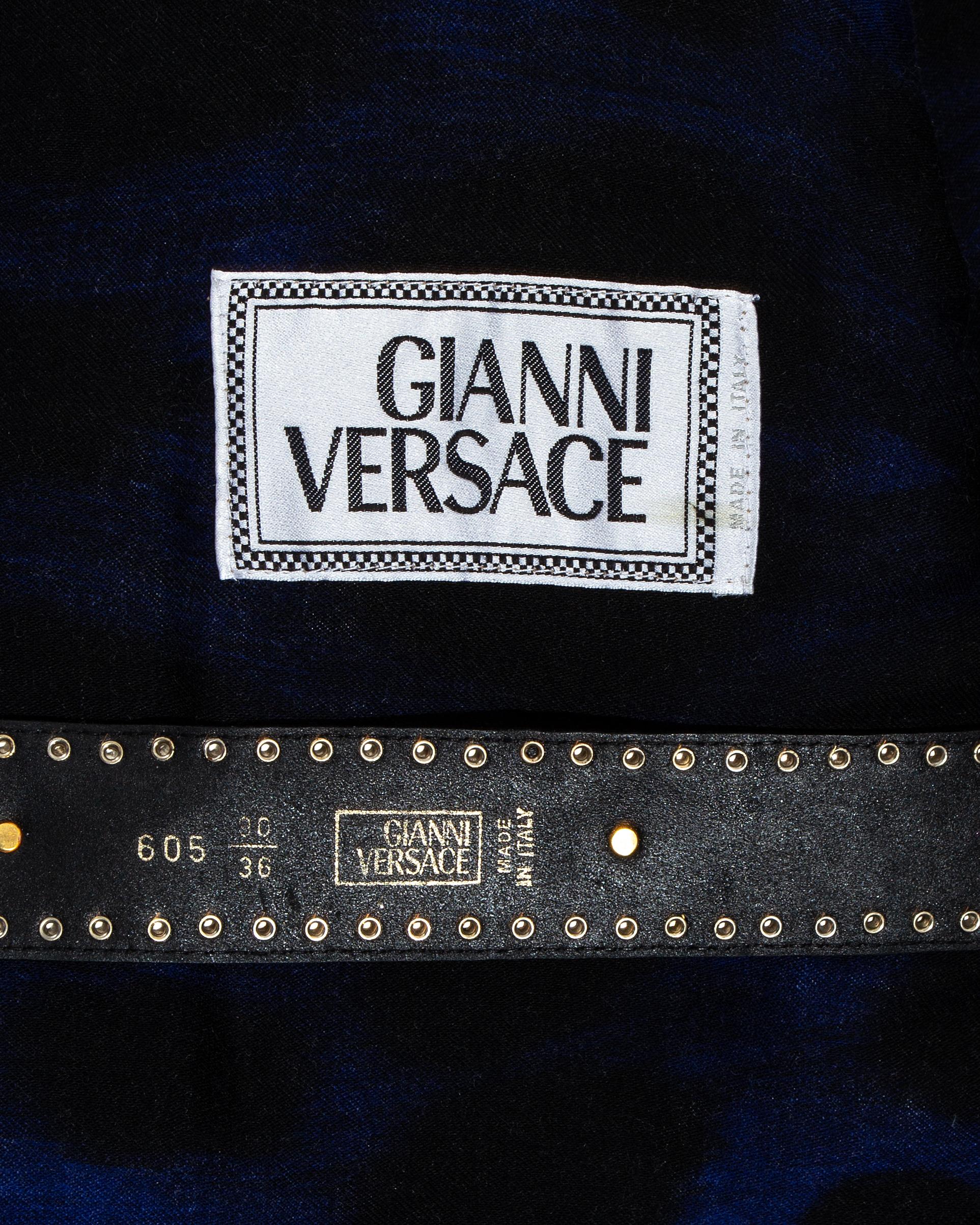 Gianni Versace black quilted down leather dress coat and belt, fw 1992 For Sale 3