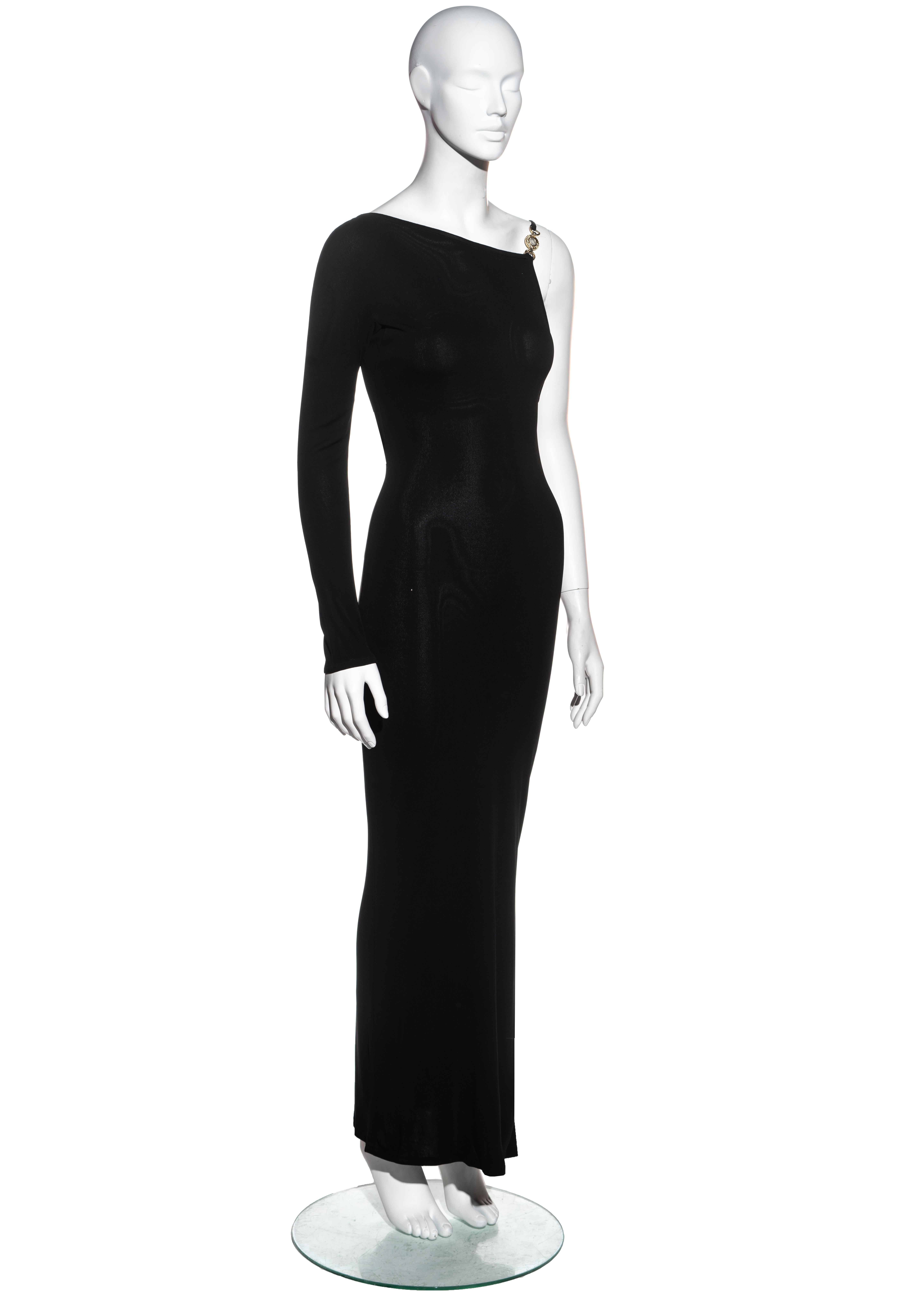 Gianni Versace: schwarzes Abendkleid mit einer Schulter aus Viskose, 1996 im Zustand „Gut“ im Angebot in London, GB