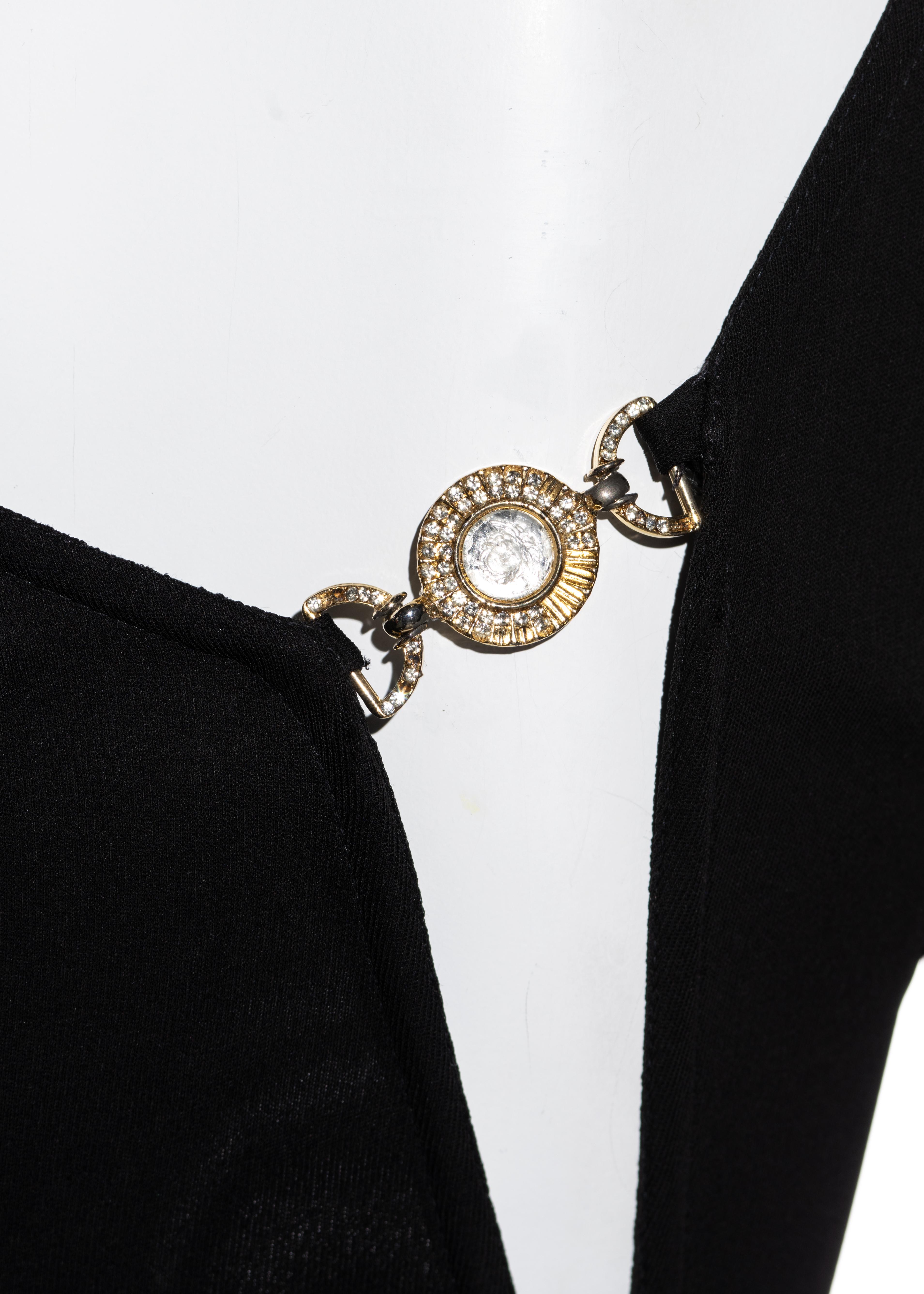 Gianni Versace: schwarzes Abendkleid mit einer Schulter aus Viskose, 1996 im Angebot 1