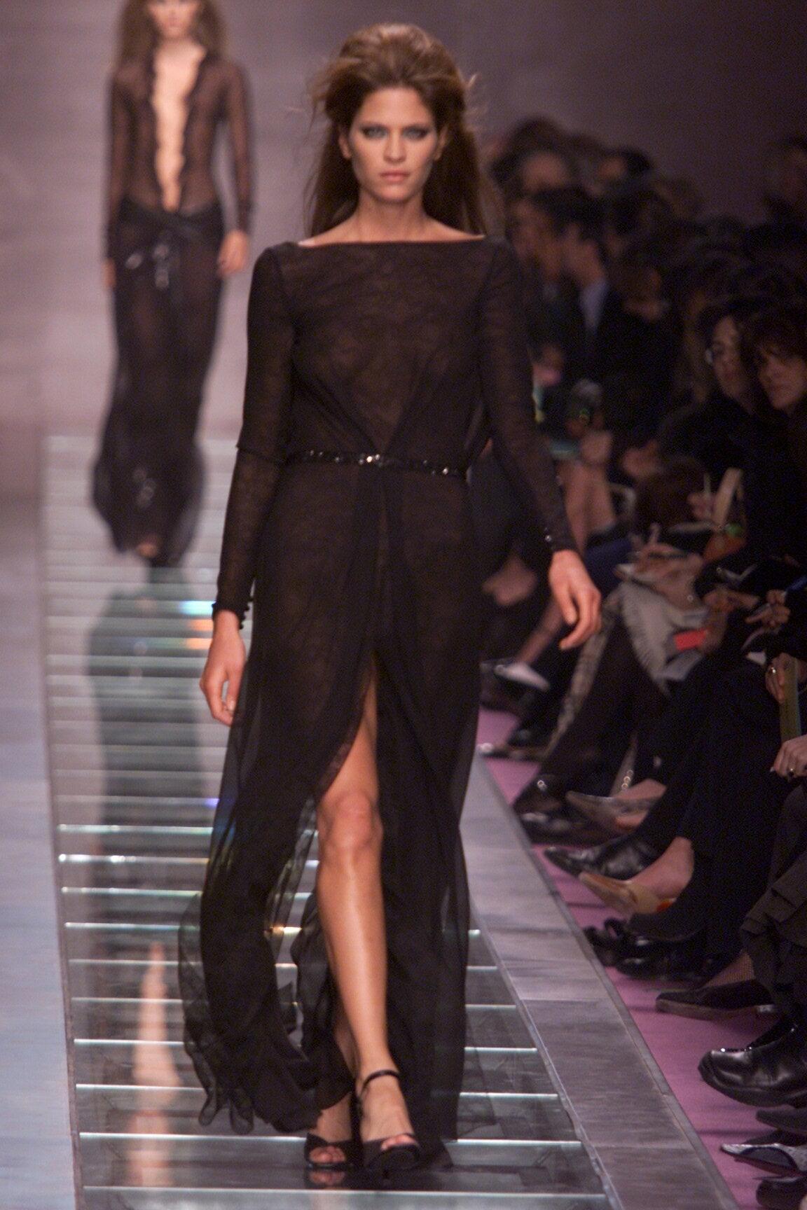 Gianni Versace black silk evening wrap dress with lace underlay, fw 2000 In Excellent Condition For Sale In London, GB