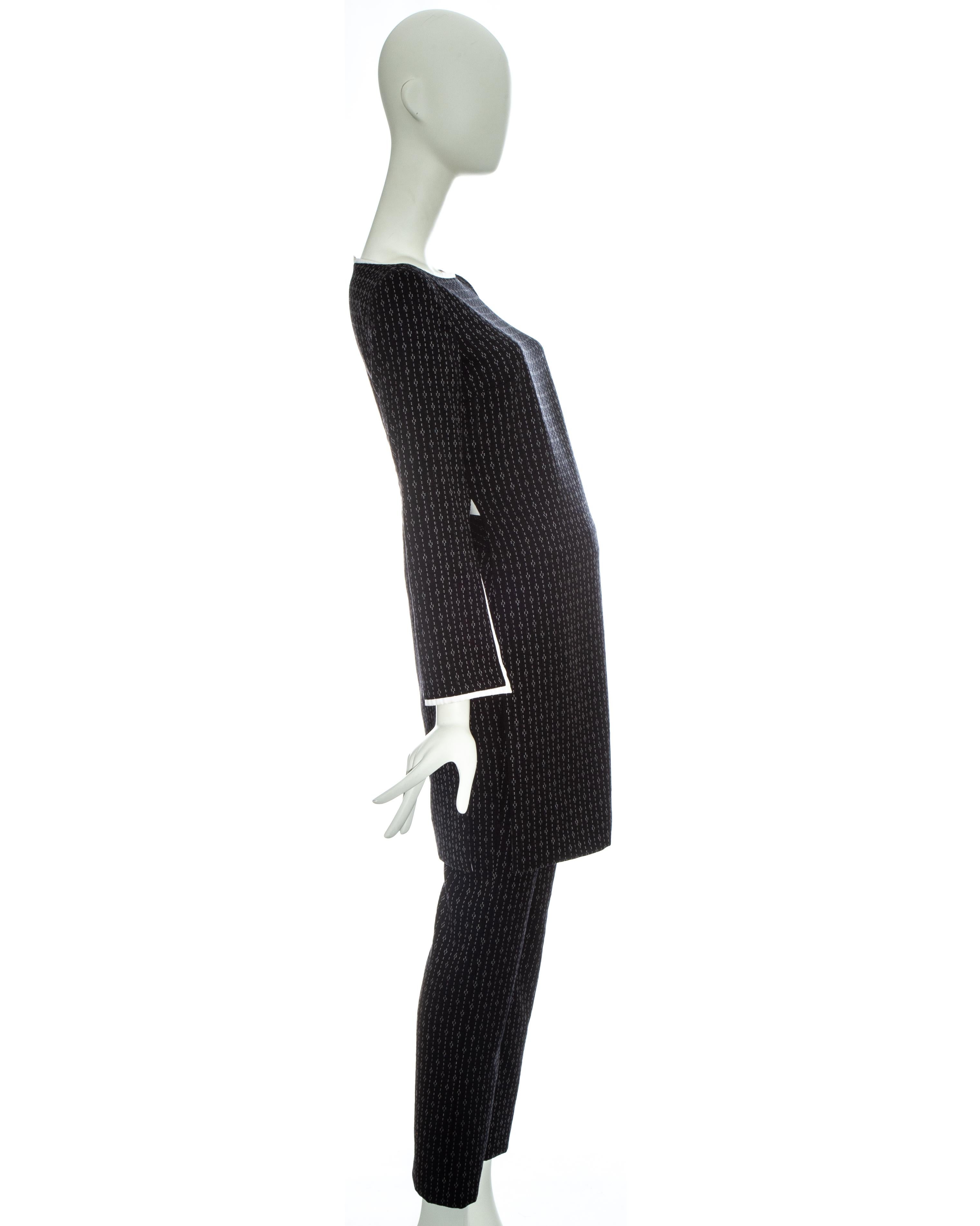 Ensemble tunique et pantalon en laine jacquard à rayures noires de Gianni Versace, A/H 1999 Bon état - En vente à London, GB