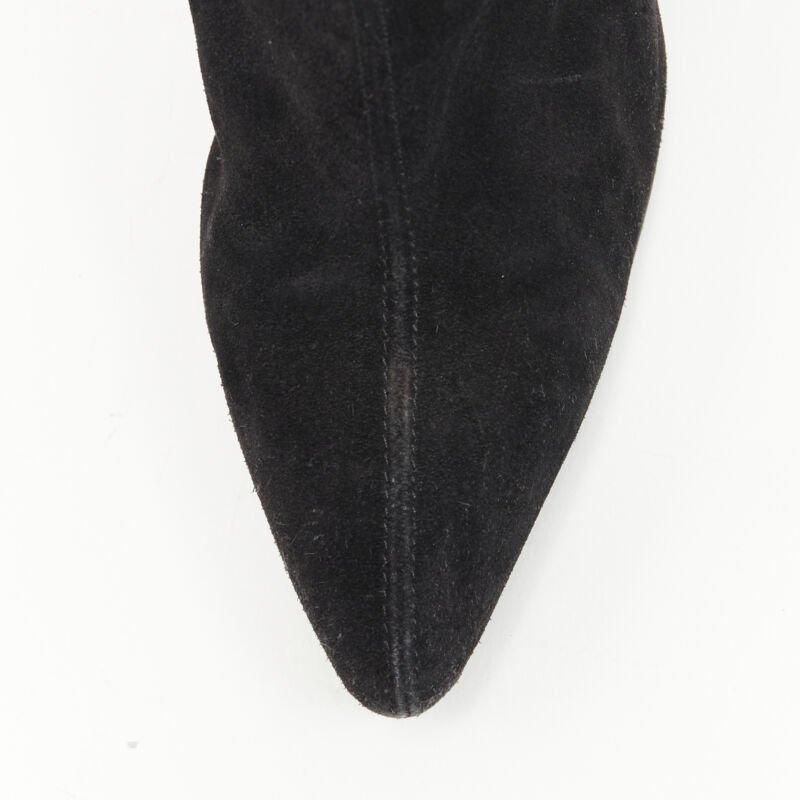 GIANNI VERSACE - Botte à genou en daim noir à bord festonné et talon doré EU37 en vente 2