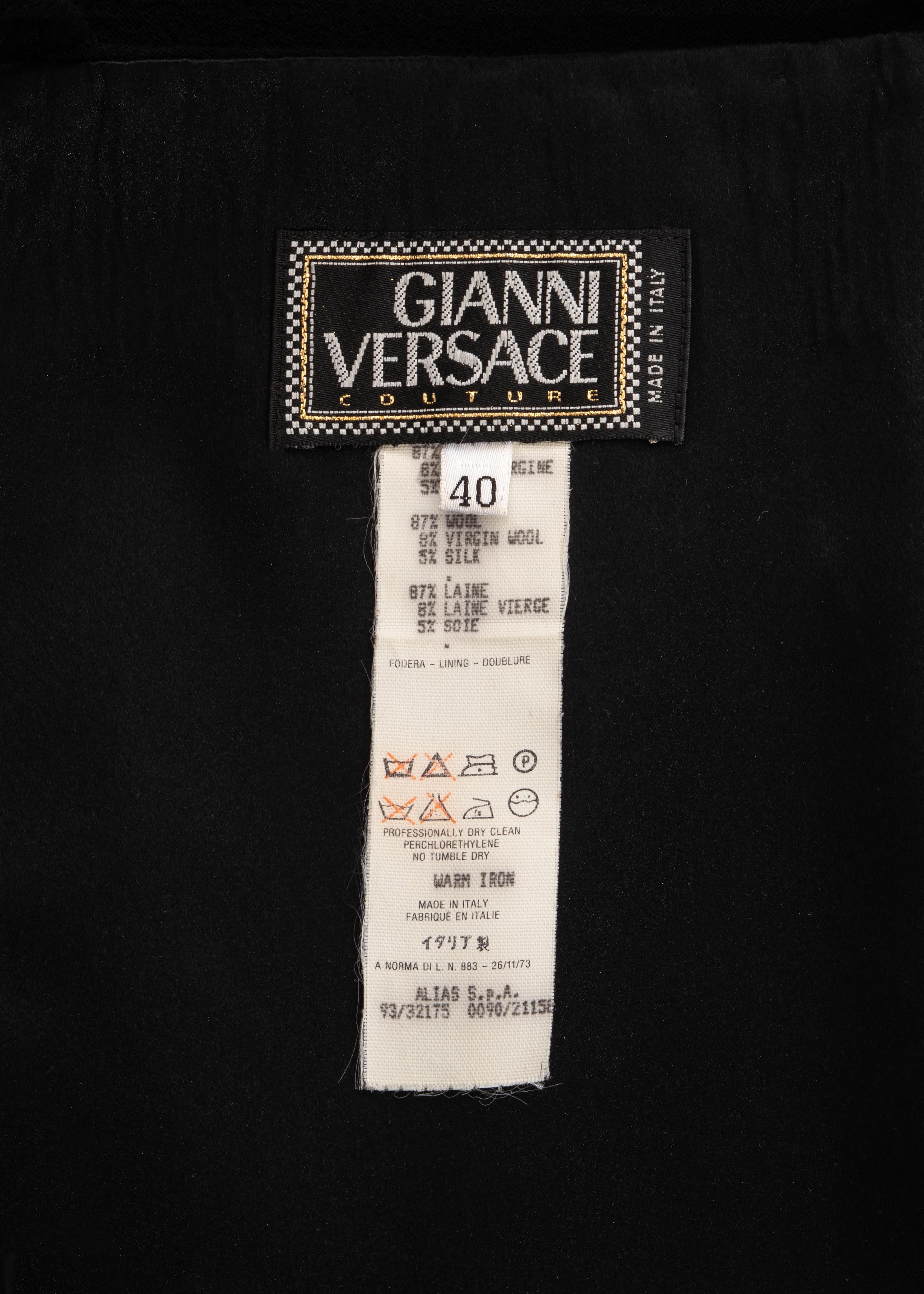 Gianni Versace vestido de noche de lana negra con abertura alta en la pierna, fw 1993 en venta 1