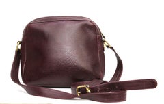 Gianni Versace Bordeaux Vintage Umhängetasche aus Leder