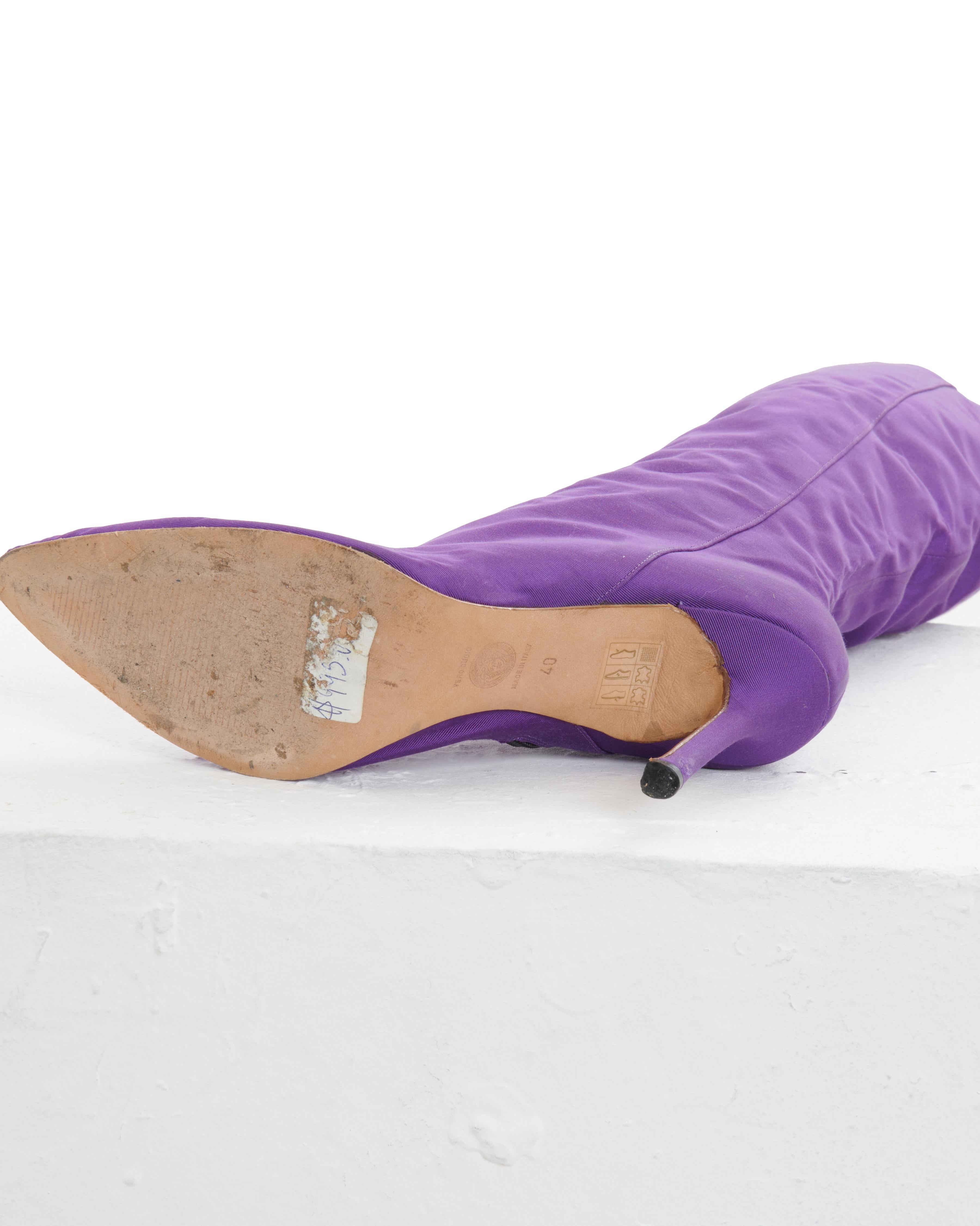 Gianni Versace by Donatella S/S 2003 Runway purple and blue knee hight stiletto im Angebot 2