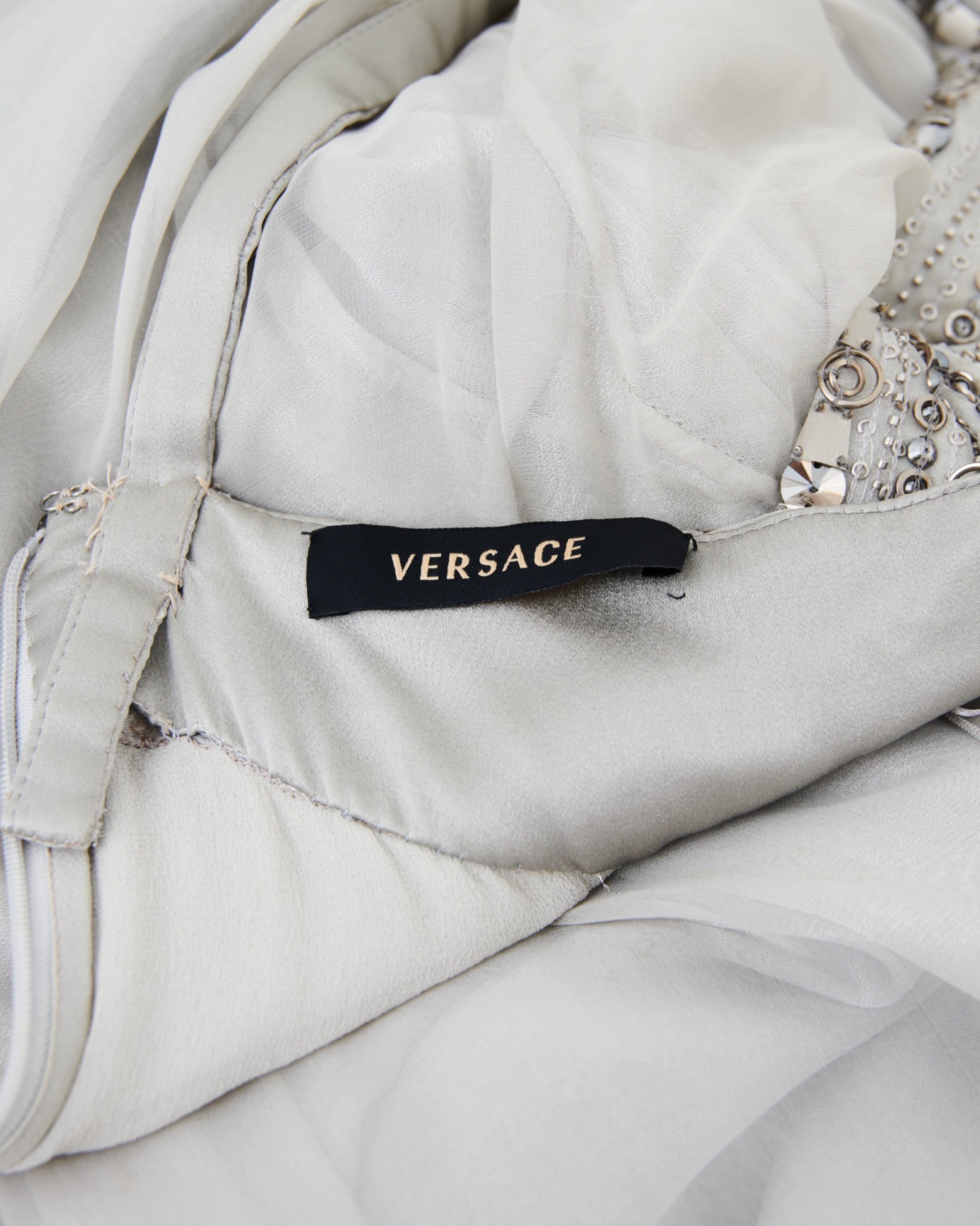 Gianni Versace von Donatella	F/W 2006 Verschönertes Langes Kleid in Grau im Angebot 5