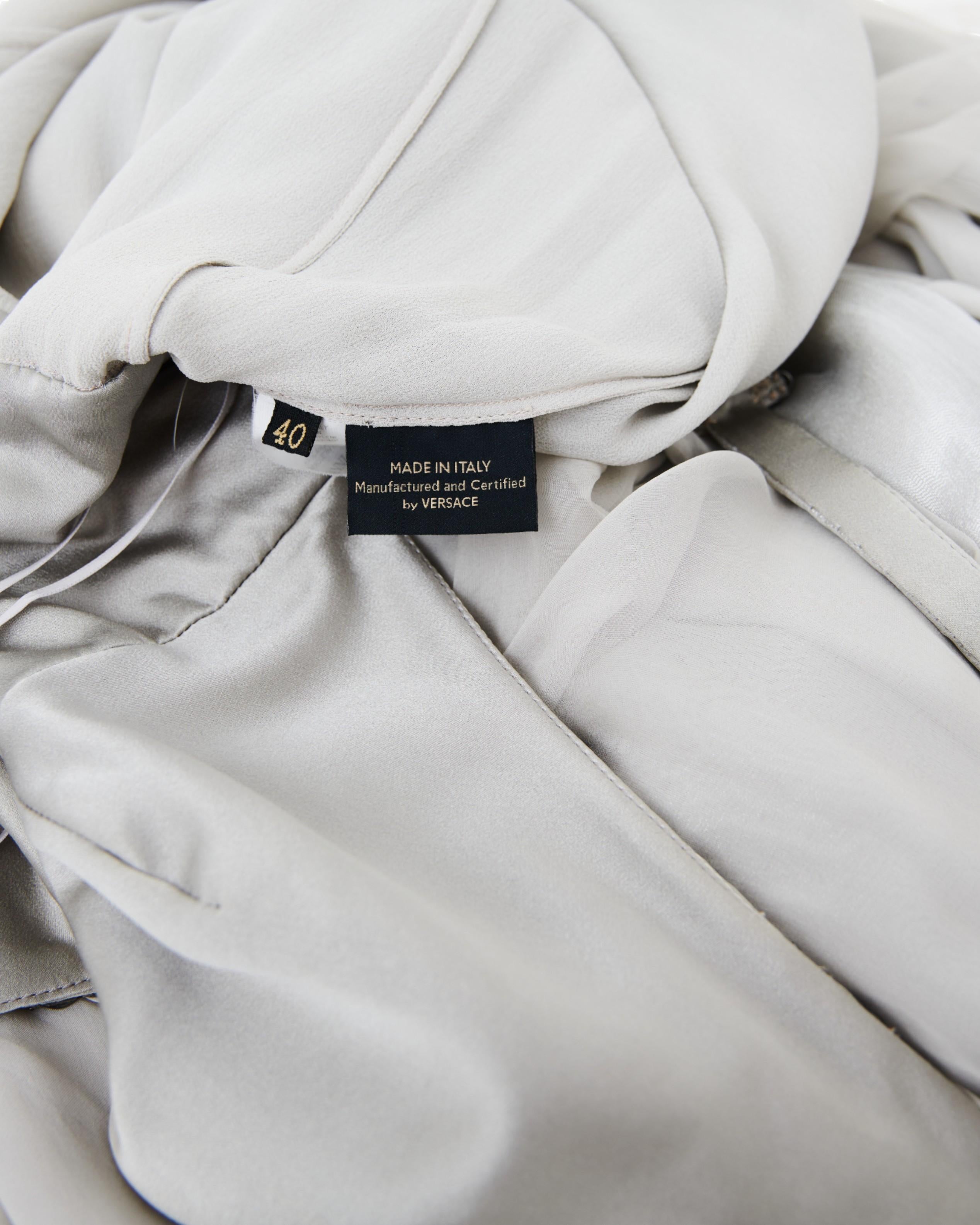 Gianni Versace von Donatella	F/W 2006 Verschönertes Langes Kleid in Grau im Angebot 6