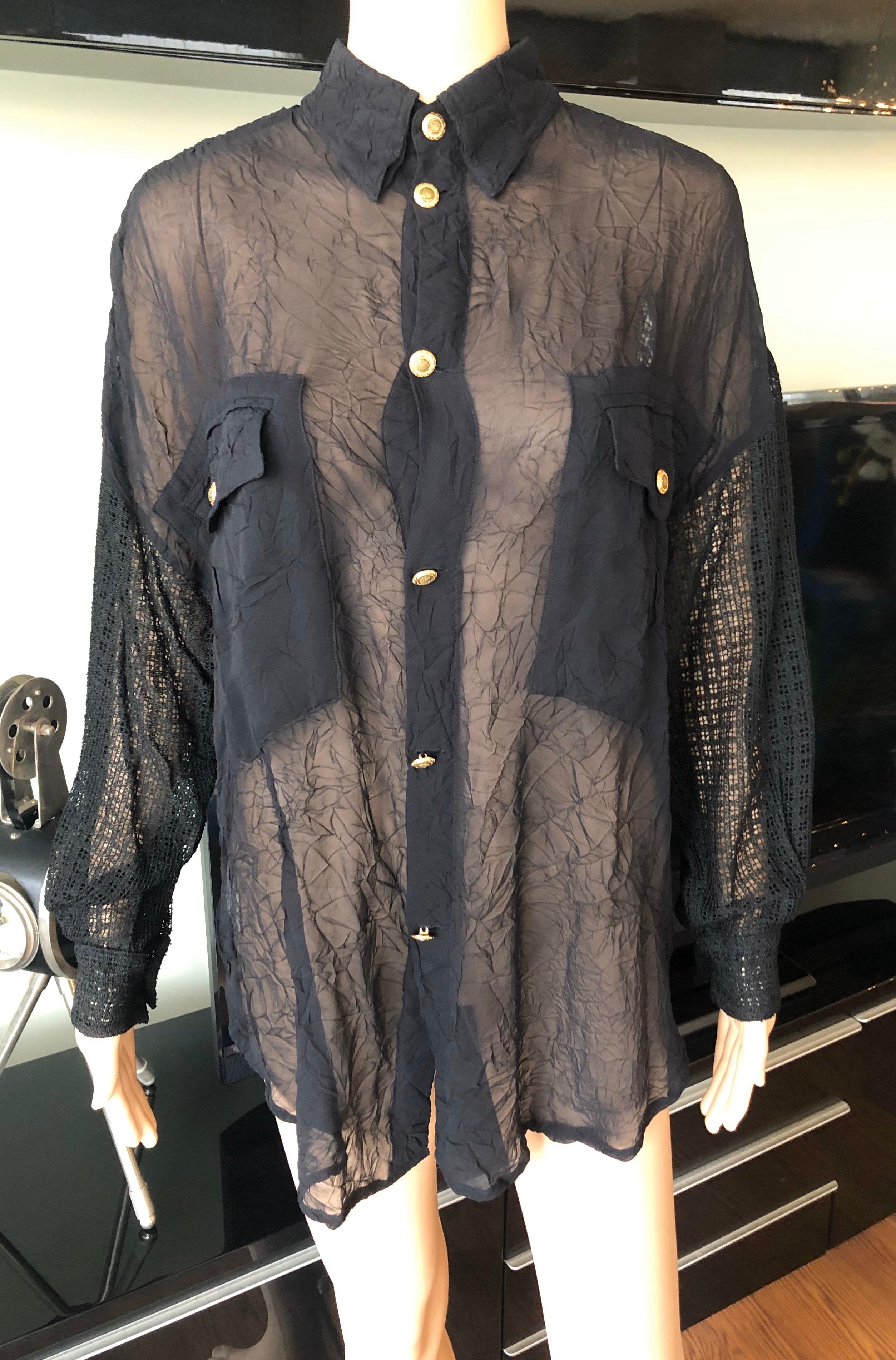 Gianni Versace c. 1990 Vintage Schwarzes Shirt-Bluse-Top aus durchsichtigem Seidennetz im Angebot 1